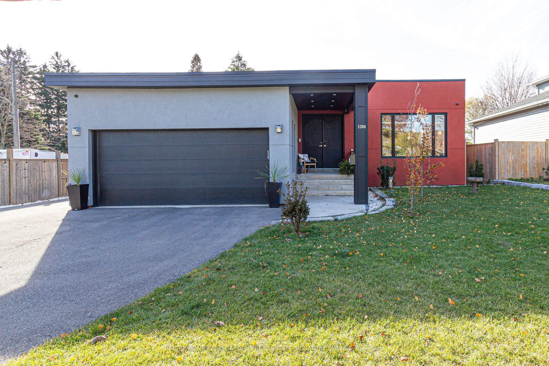 1394 Haig Blvd Property Photo 1