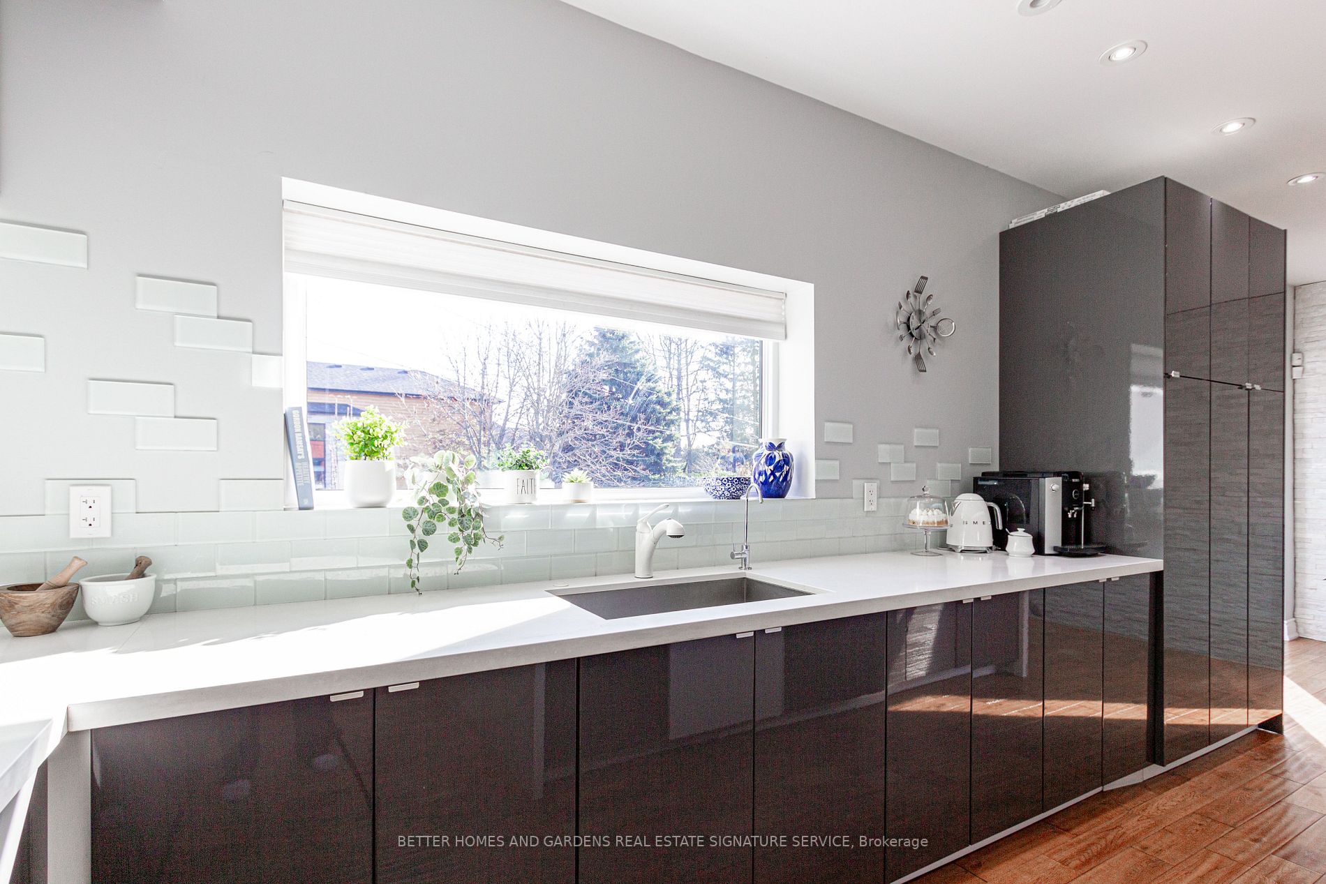 1394 Haig Blvd Property Photo 17