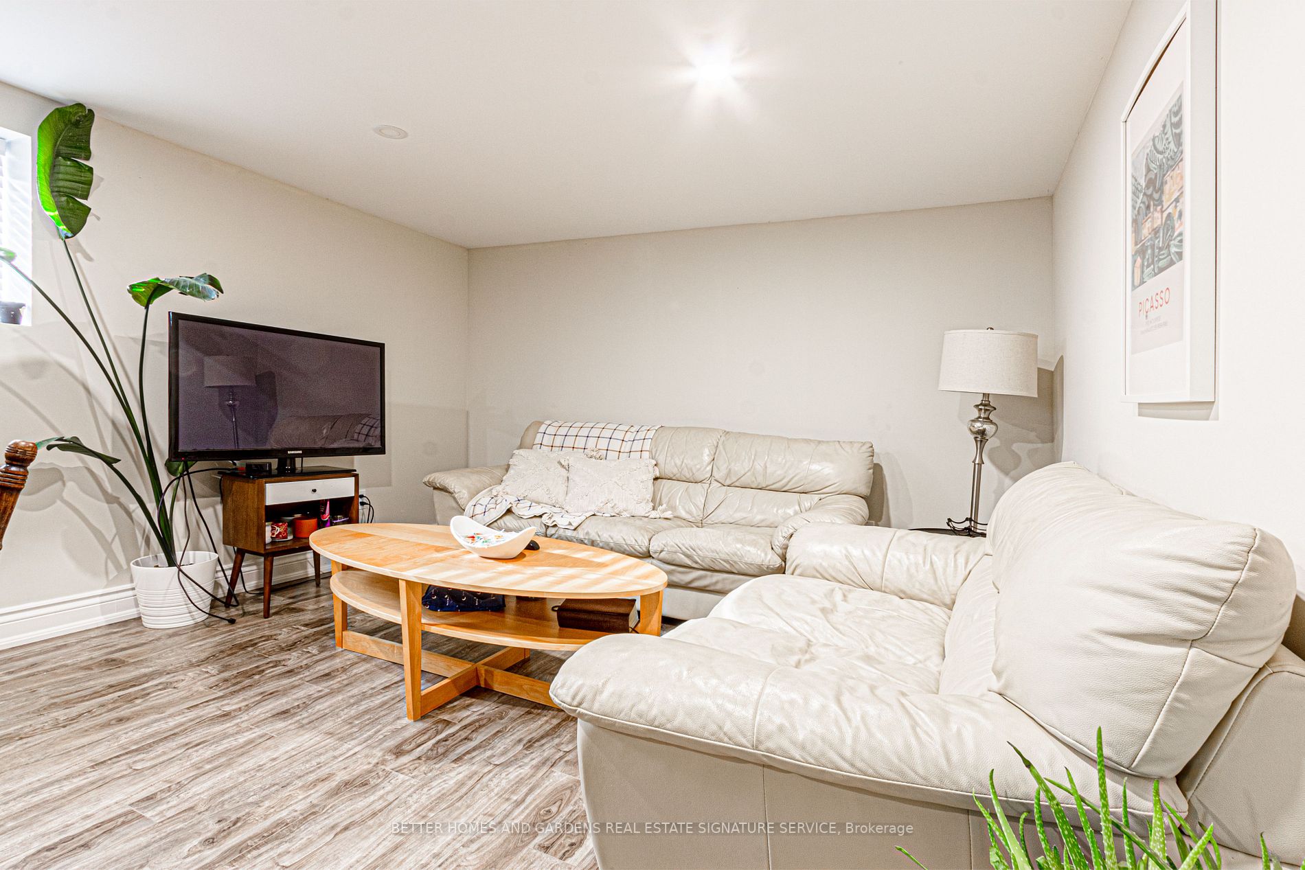 1394 Haig Blvd Property Photo 33