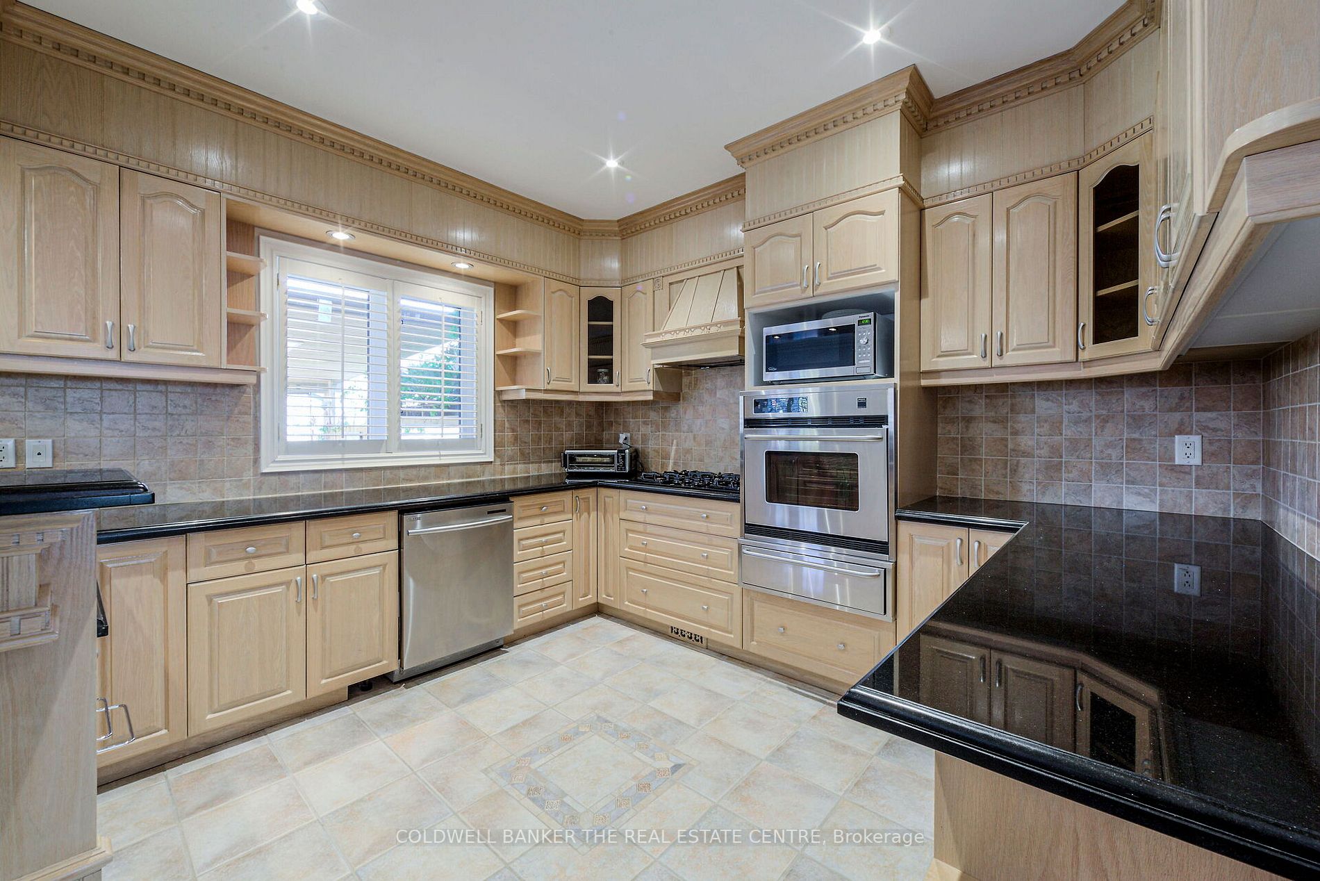 57 Fairview Rd W Property Photo 9