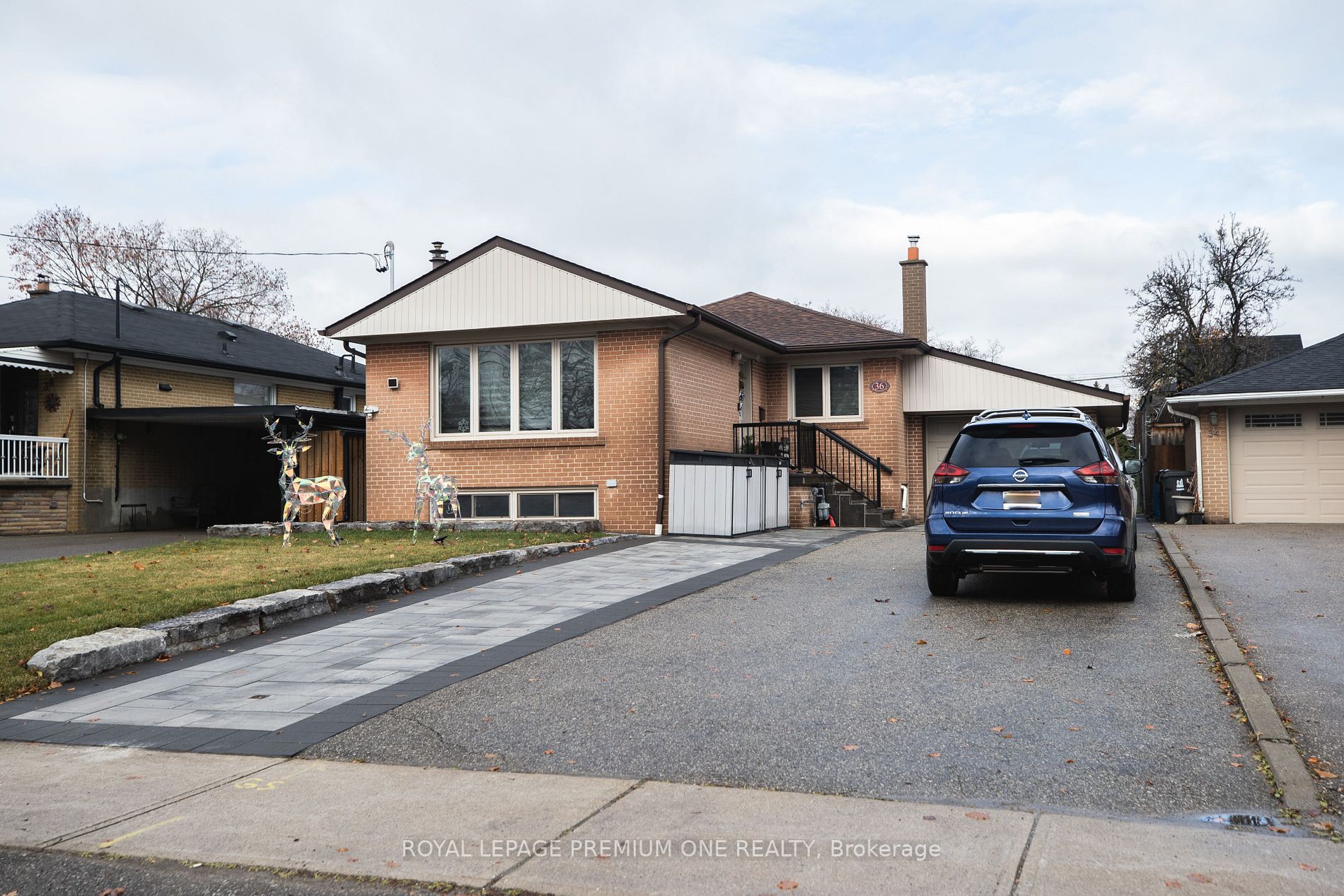 36 Eringate Dr Property Photo 1