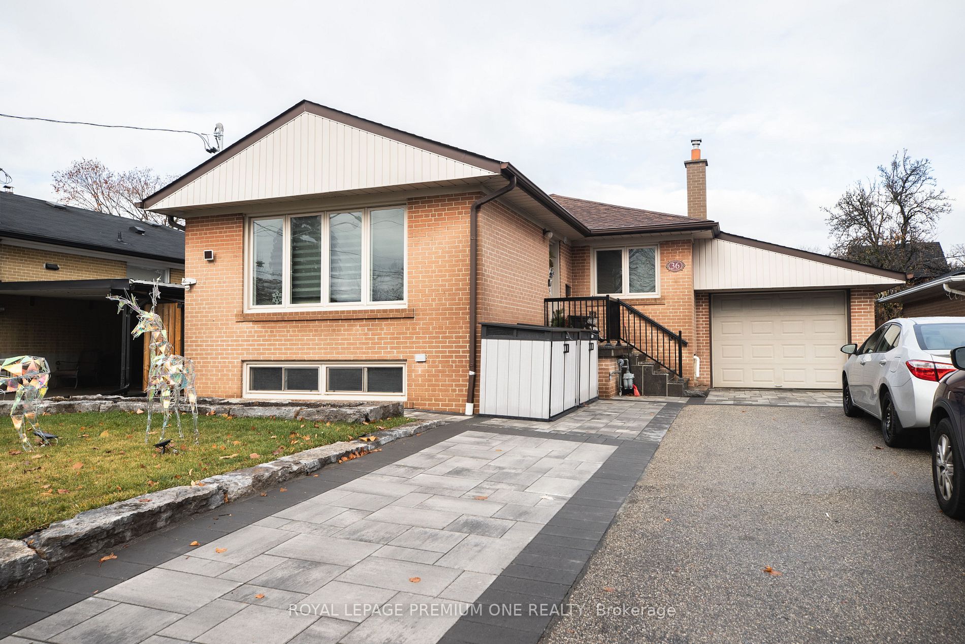 36 Eringate Dr Property Photo 2
