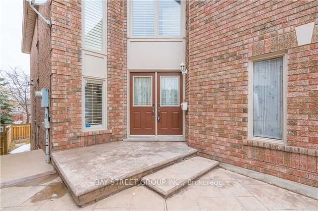 2418 Yorktown Circ Property Photo 2