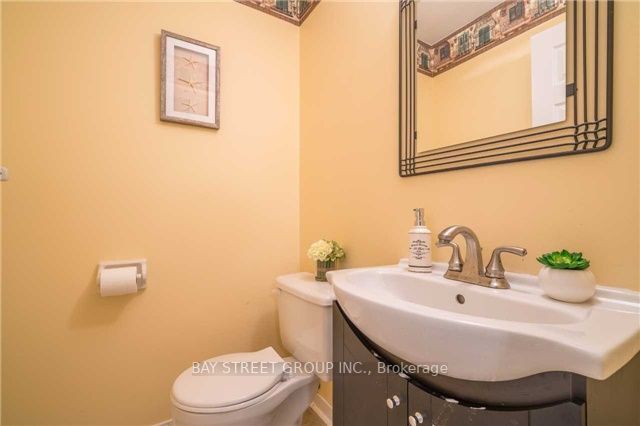 2418 Yorktown Circ Property Photo 9