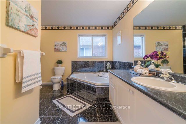 2418 Yorktown Circ Property Photo 16