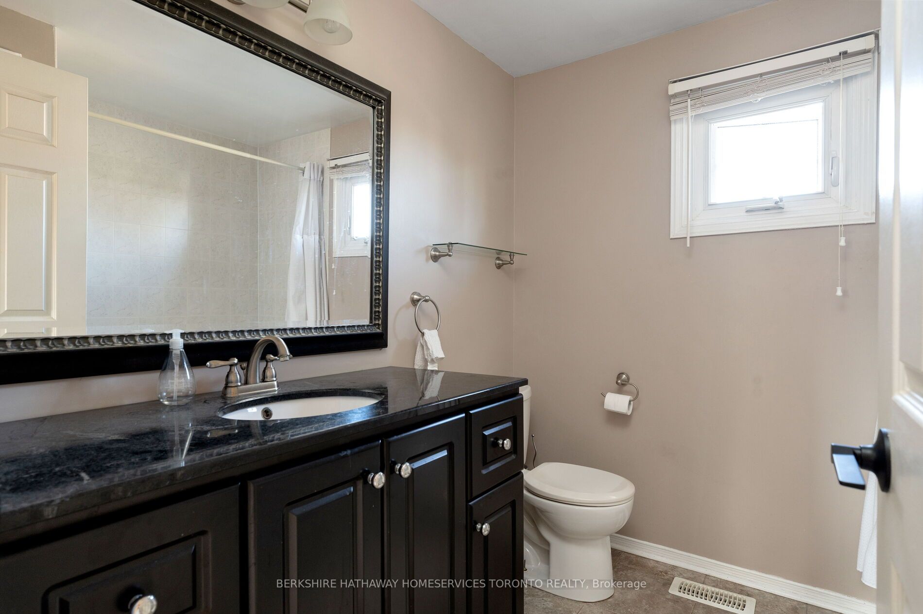 3049 Vanderbilt Rd Property Photo 17