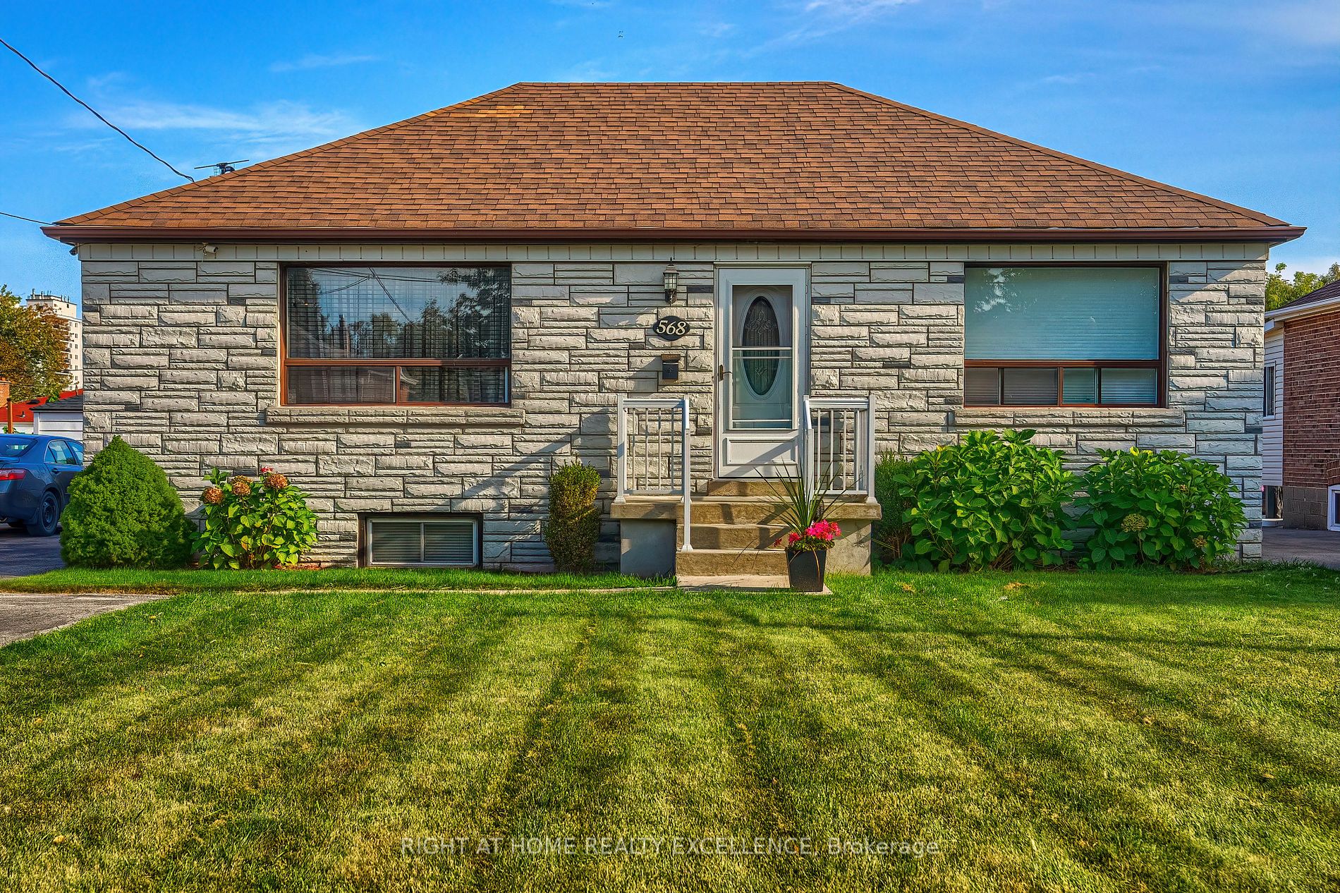 568 Ridgemount Cres Property Photo 1