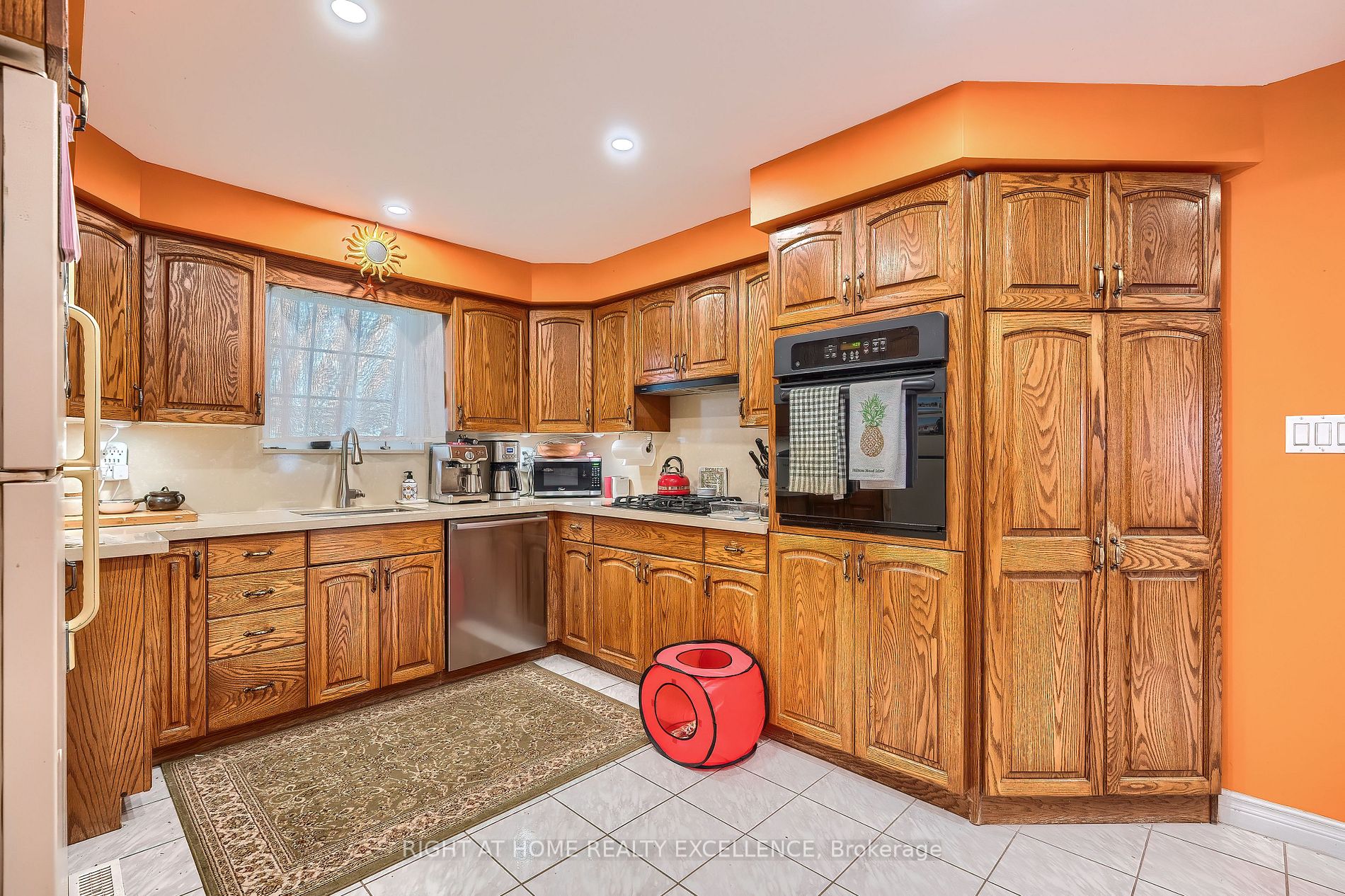 568 Ridgemount Cres Property Photo 13