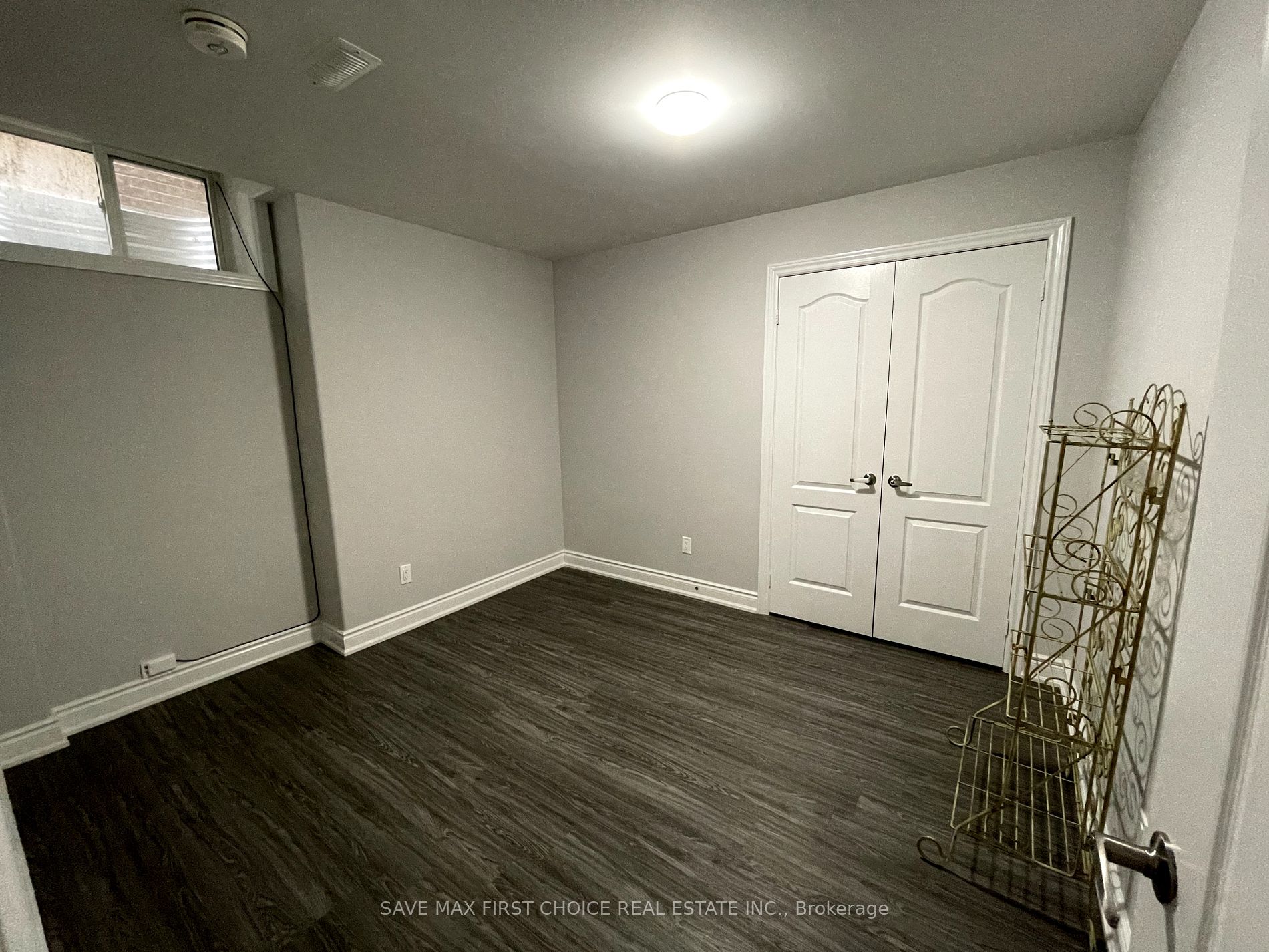 15 Spain Cres Property Photo 4