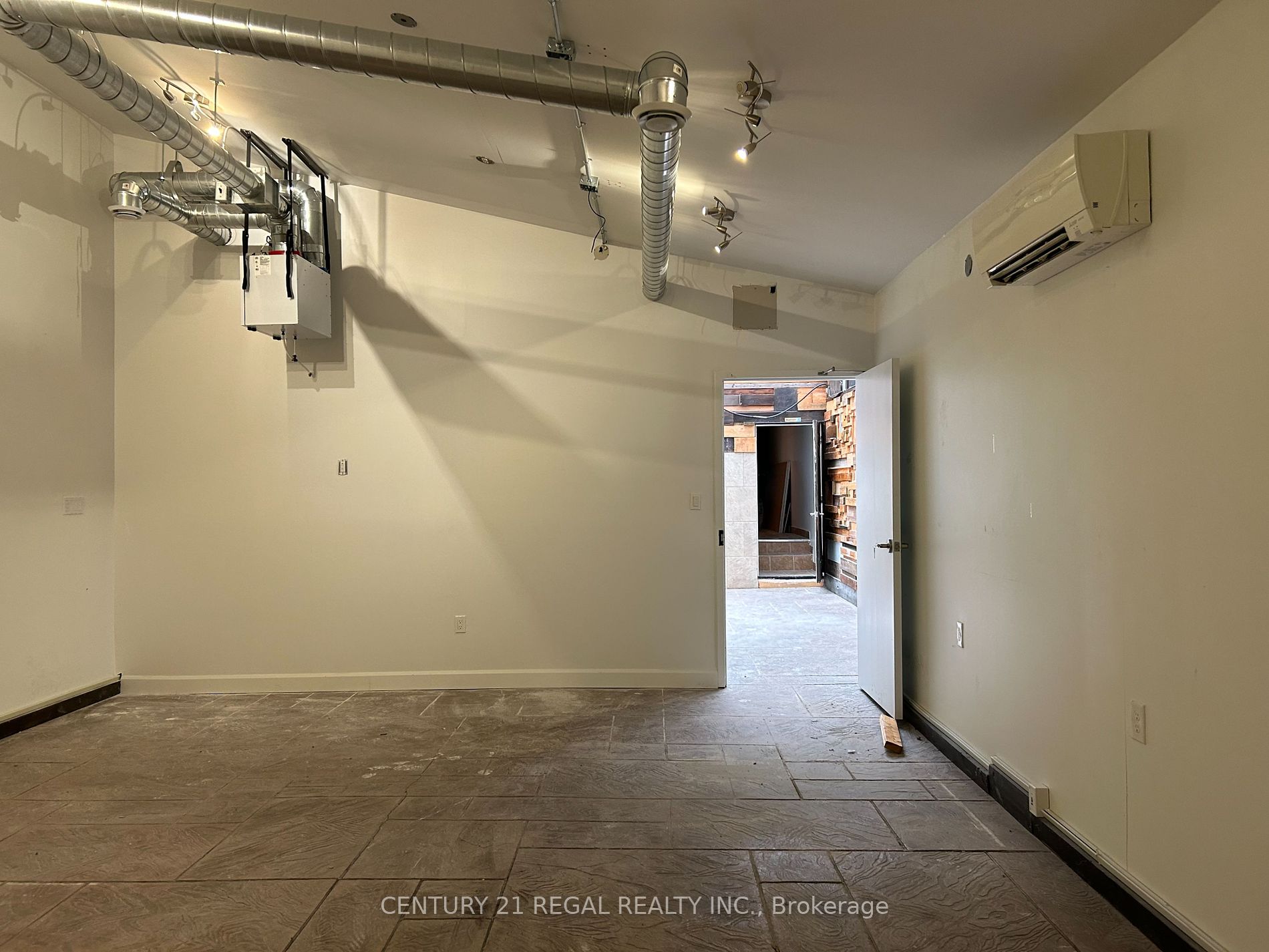 3409 Lake Shore Blvd W Property Photo 7