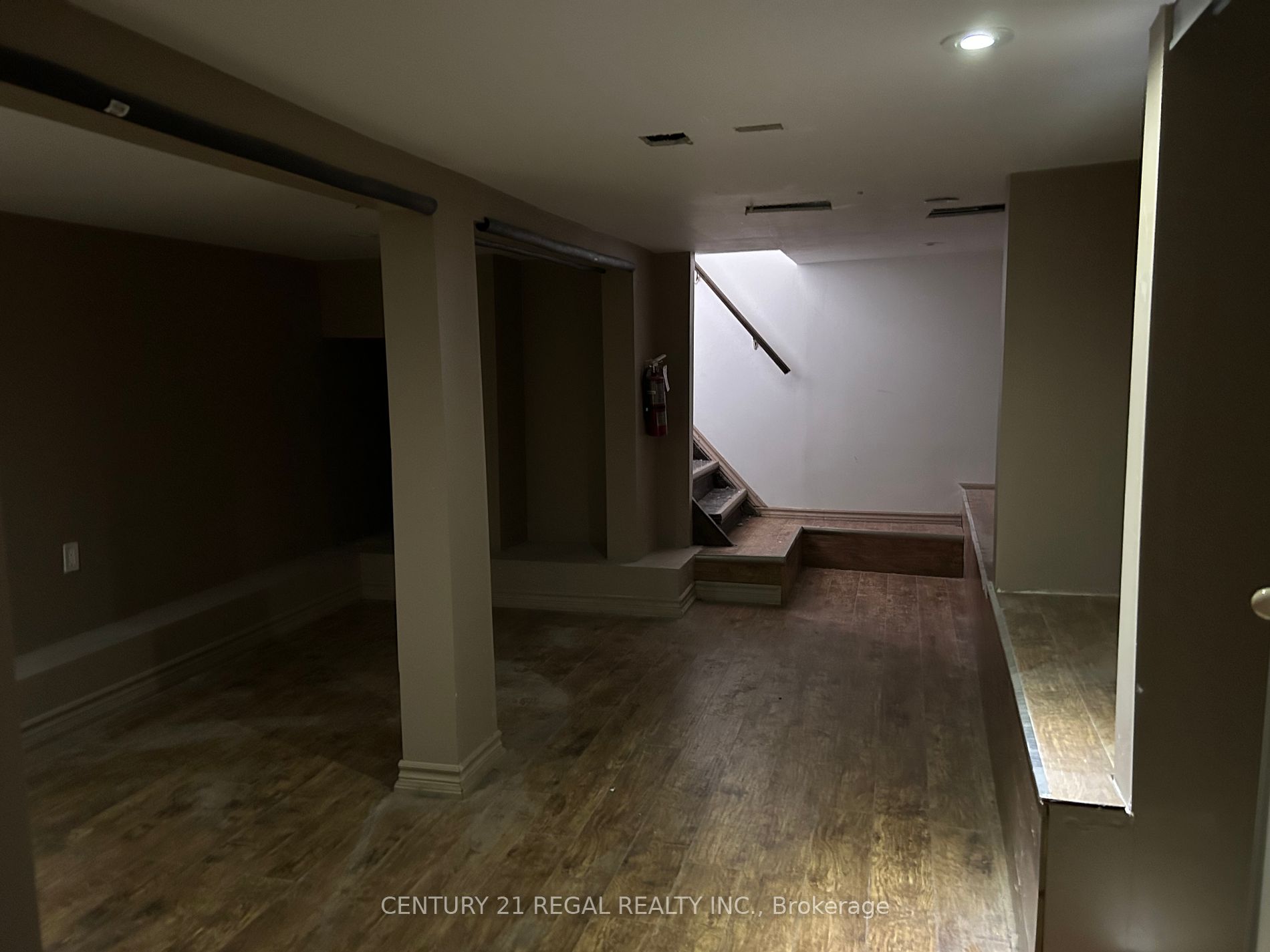 3409 Lake Shore Blvd W Property Photo 9