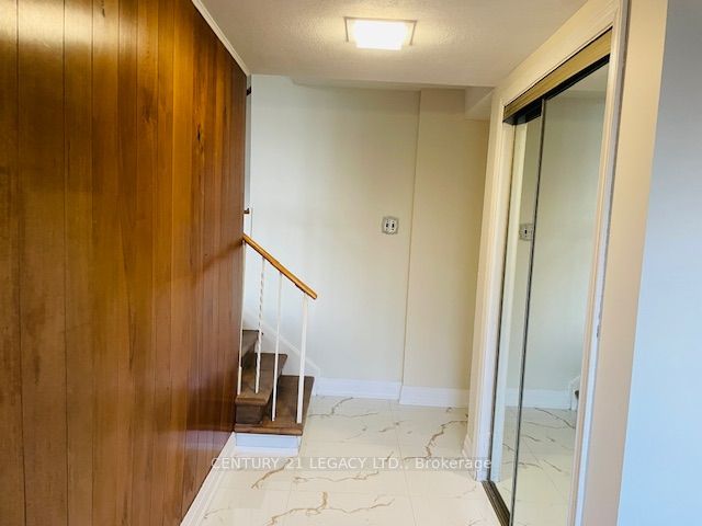 30 Beechwood Cres Property Photo 2