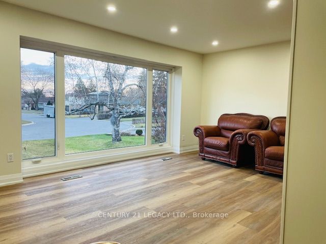 30 Beechwood Cres Property Photo 4