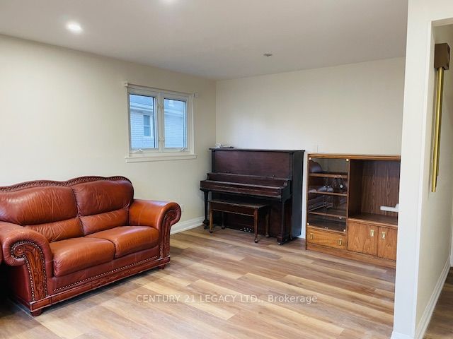 30 Beechwood Cres Property Photo 5