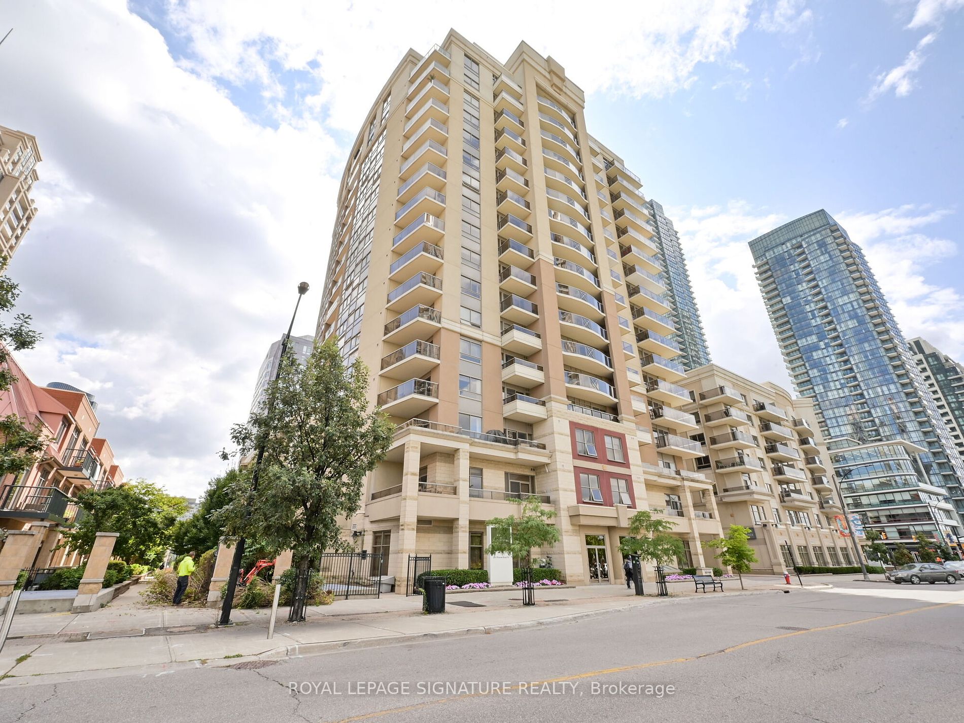350 Princess Royal Dr 11 Property Photo 1