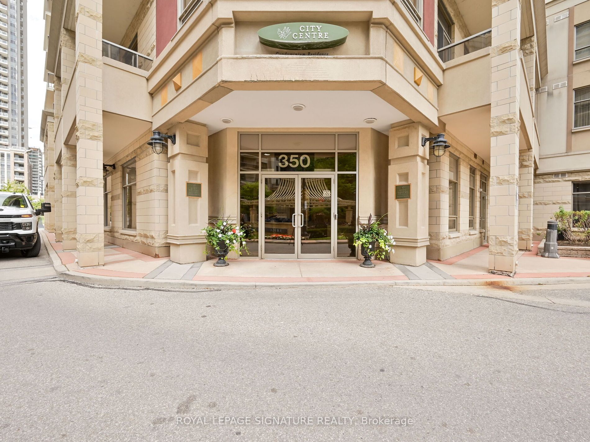 350 Princess Royal Dr 11 Property Photo 2