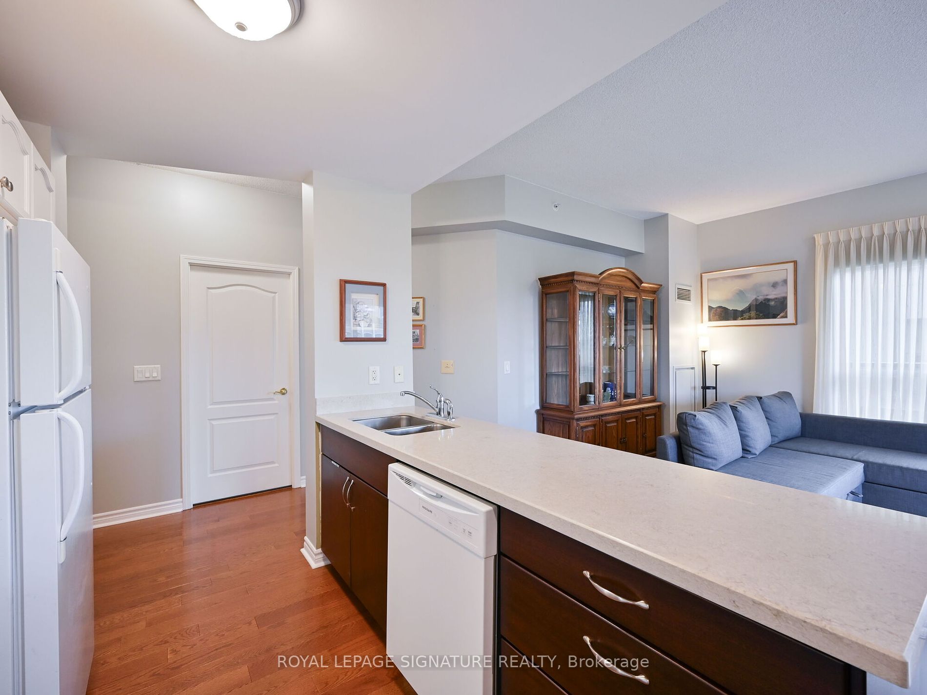 350 Princess Royal Dr 11 Property Photo 7