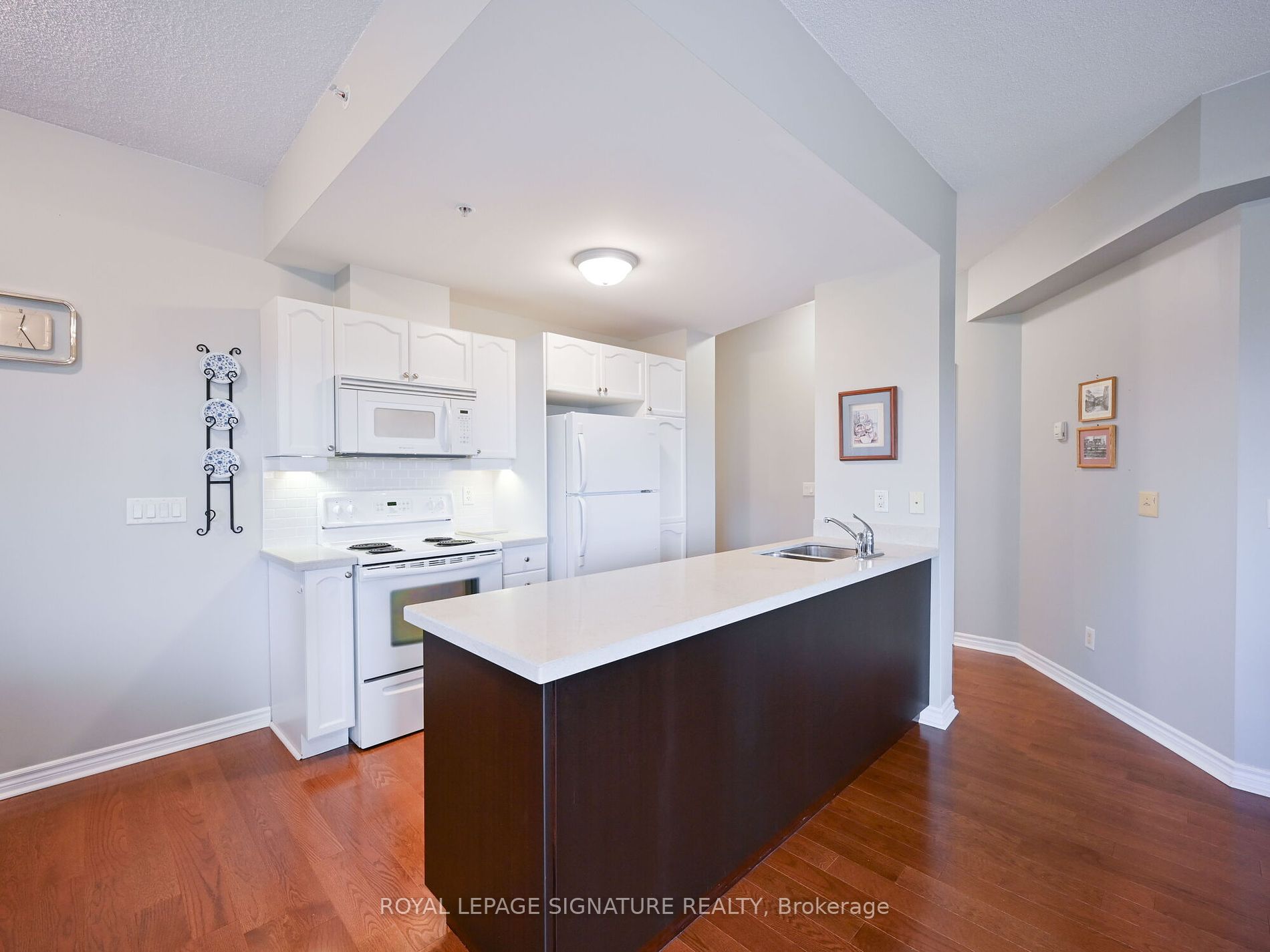 350 Princess Royal Dr 11 Property Photo 8