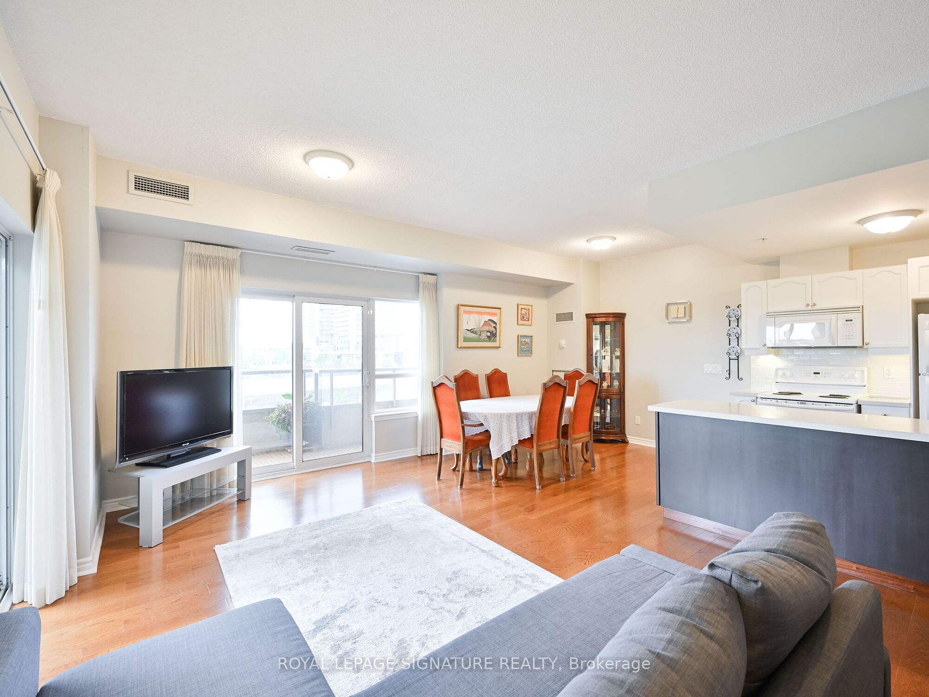 350 Princess Royal Dr 11 Property Photo 15