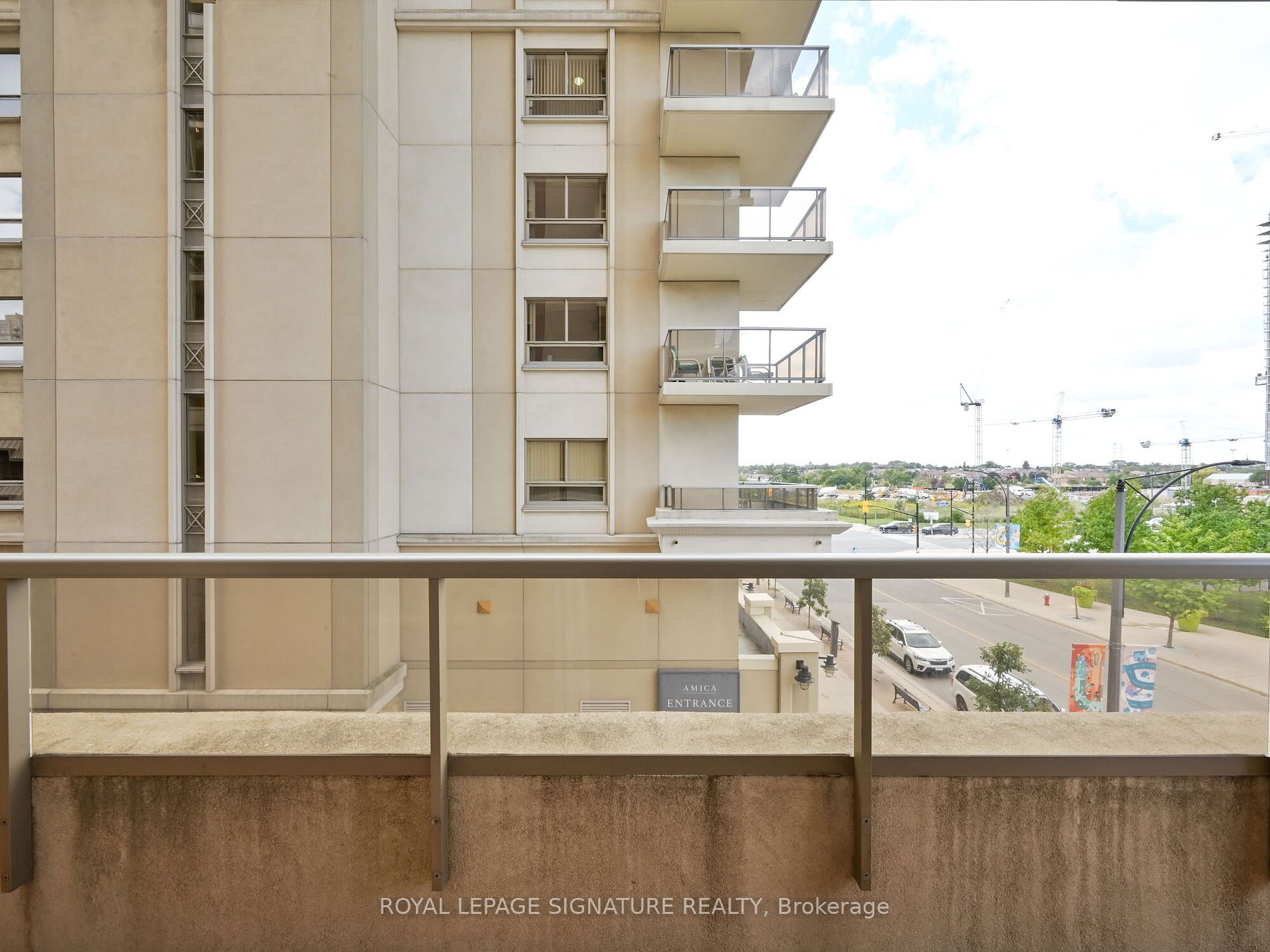 350 Princess Royal Dr 11 Property Photo 16