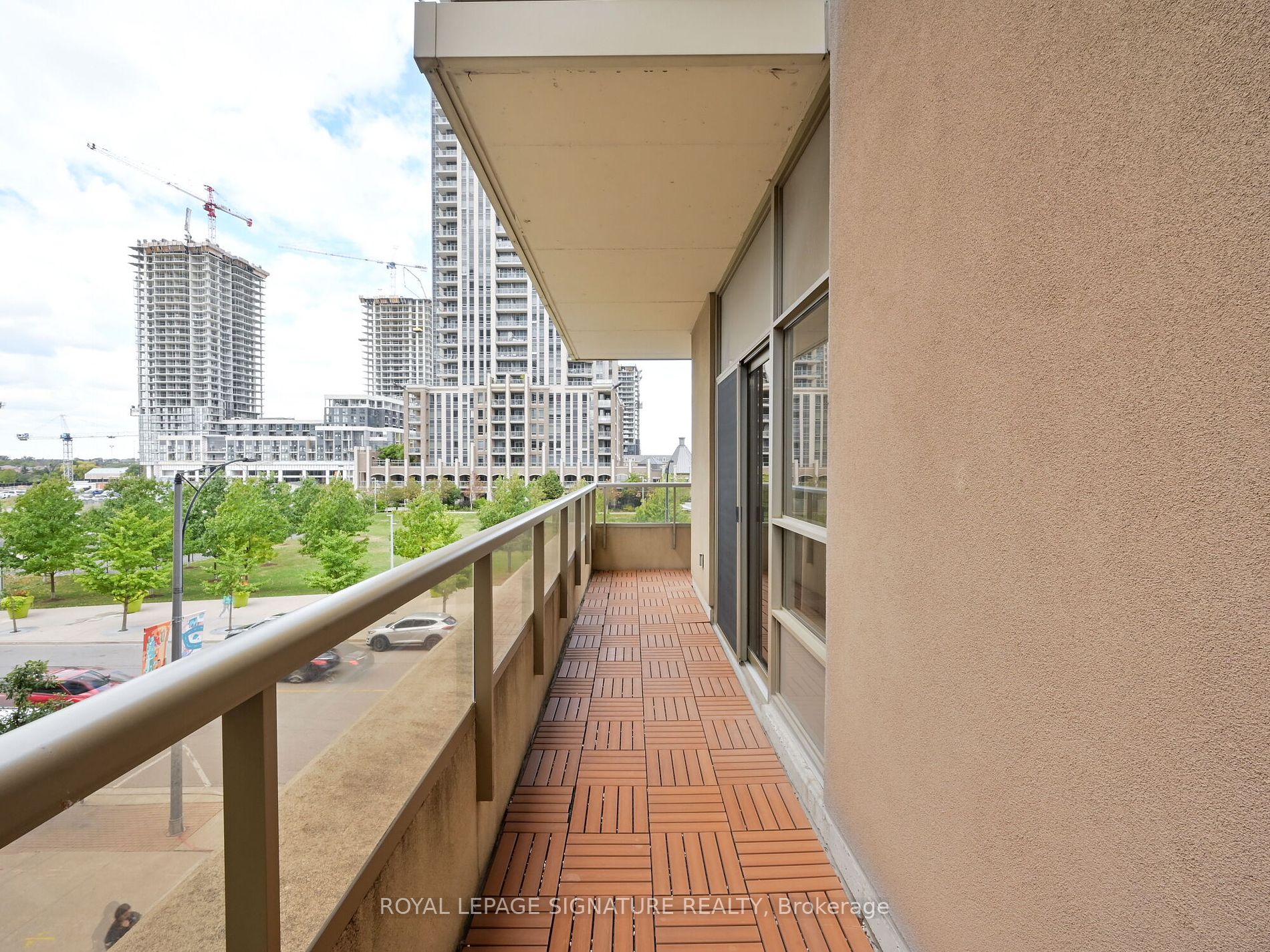 350 Princess Royal Dr 11 Property Photo 17