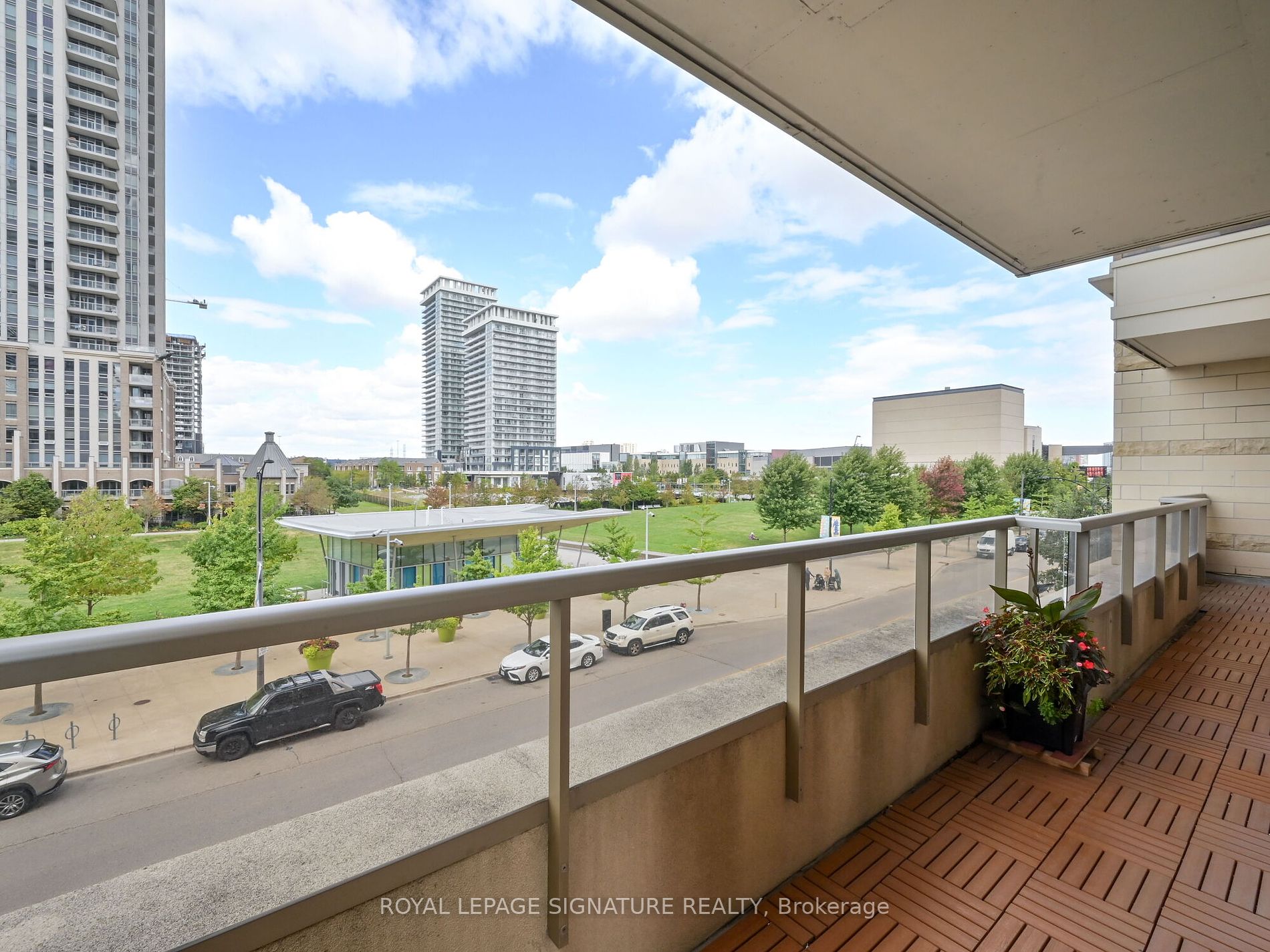 350 Princess Royal Dr 11 Property Photo 18