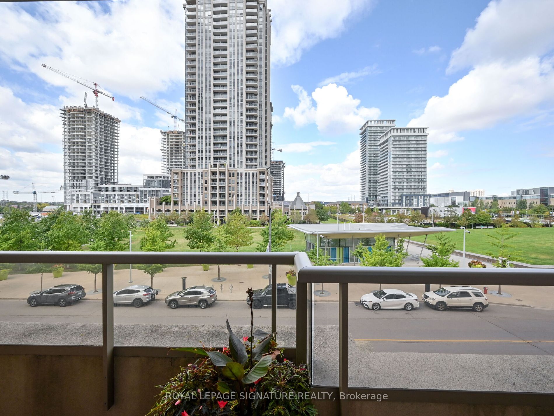 350 Princess Royal Dr 11 Property Photo 20
