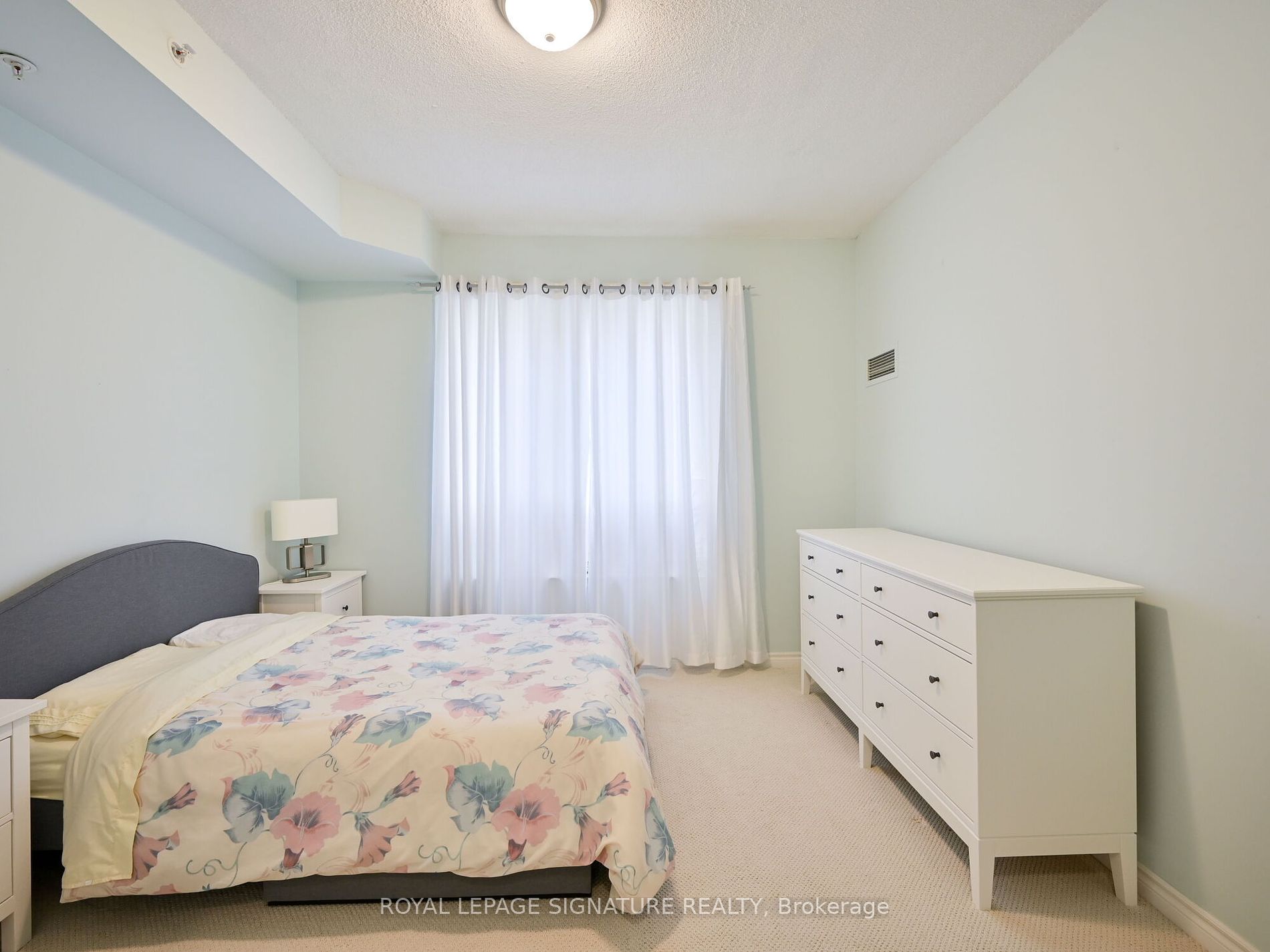 350 Princess Royal Dr 11 Property Photo 21
