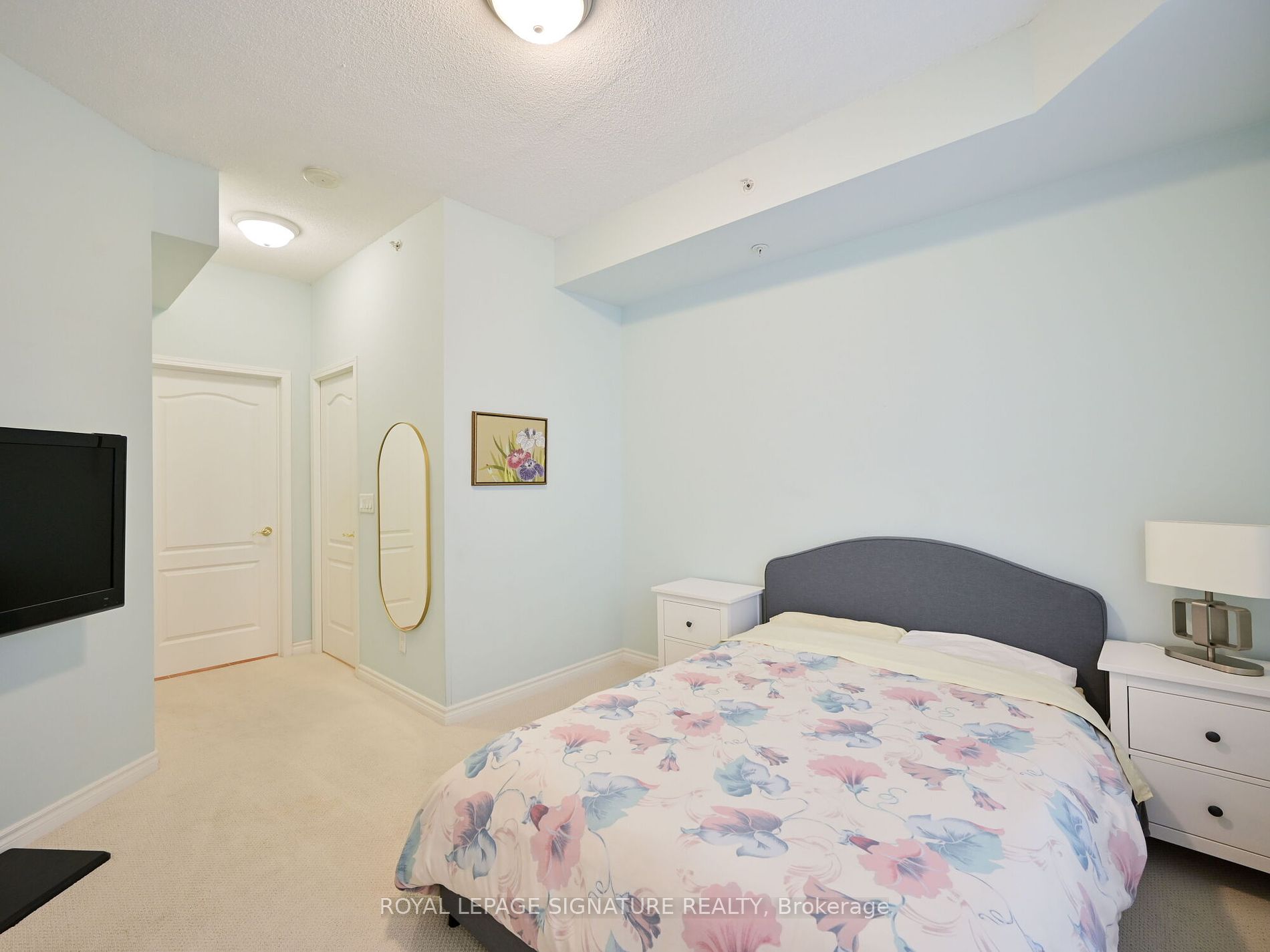 350 Princess Royal Dr 11 Property Photo 23