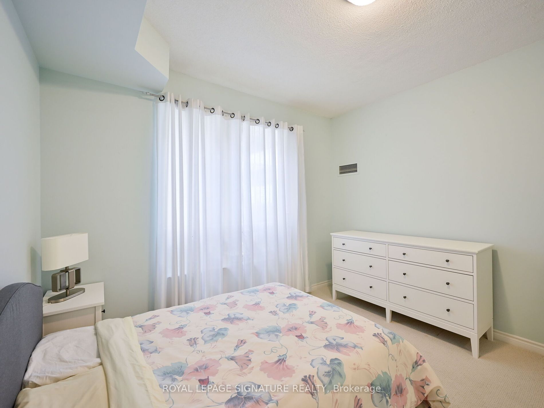 350 Princess Royal Dr 11 Property Photo 24