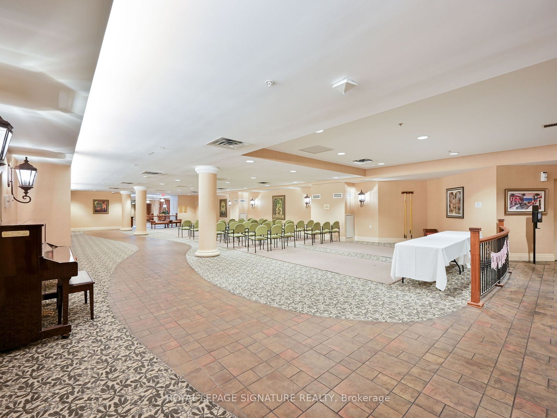 350 Princess Royal Dr 11 Property Photo 40