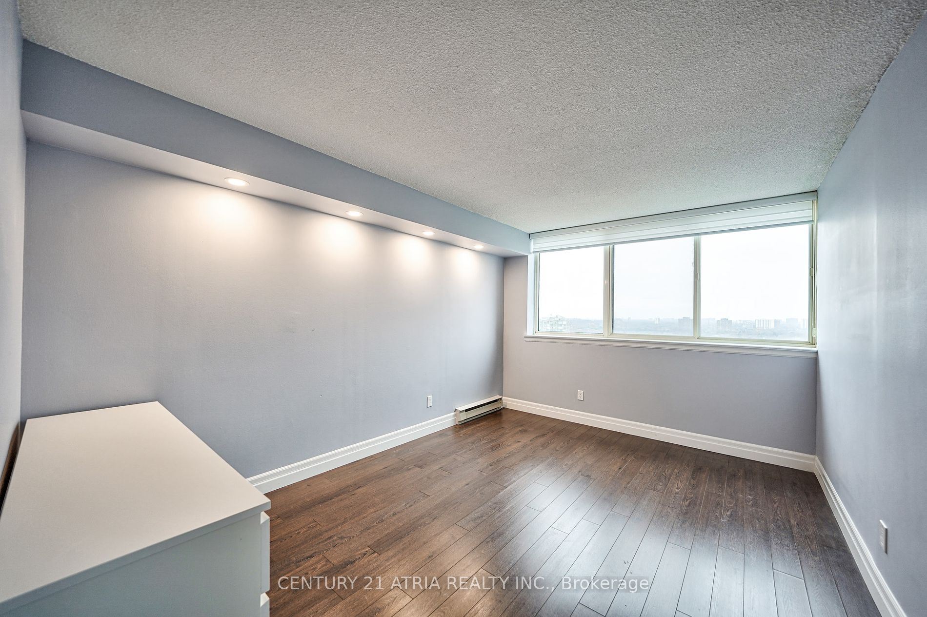 1360 Rathburn Rd E 5 Property Photo 18