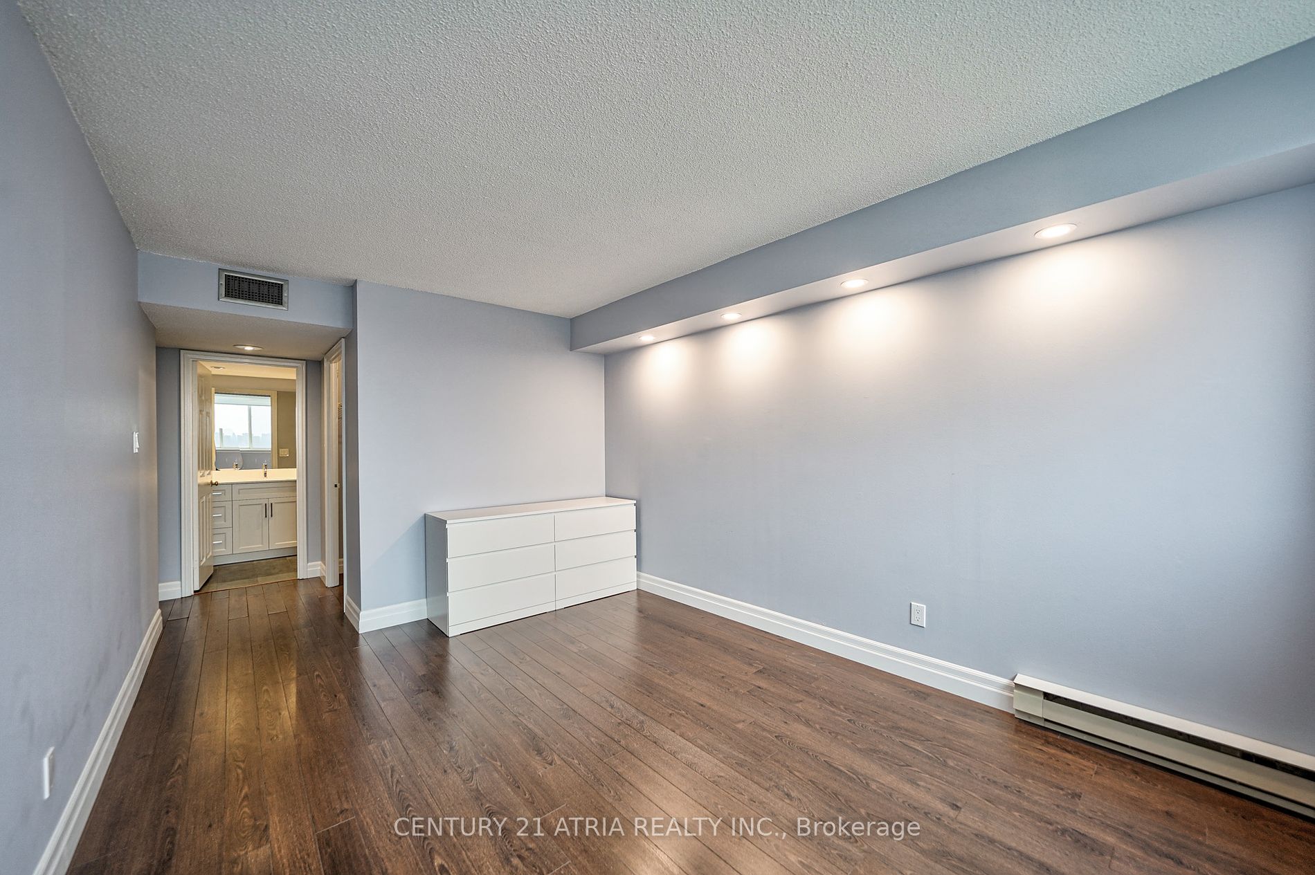 1360 Rathburn Rd E 5 Property Photo 19