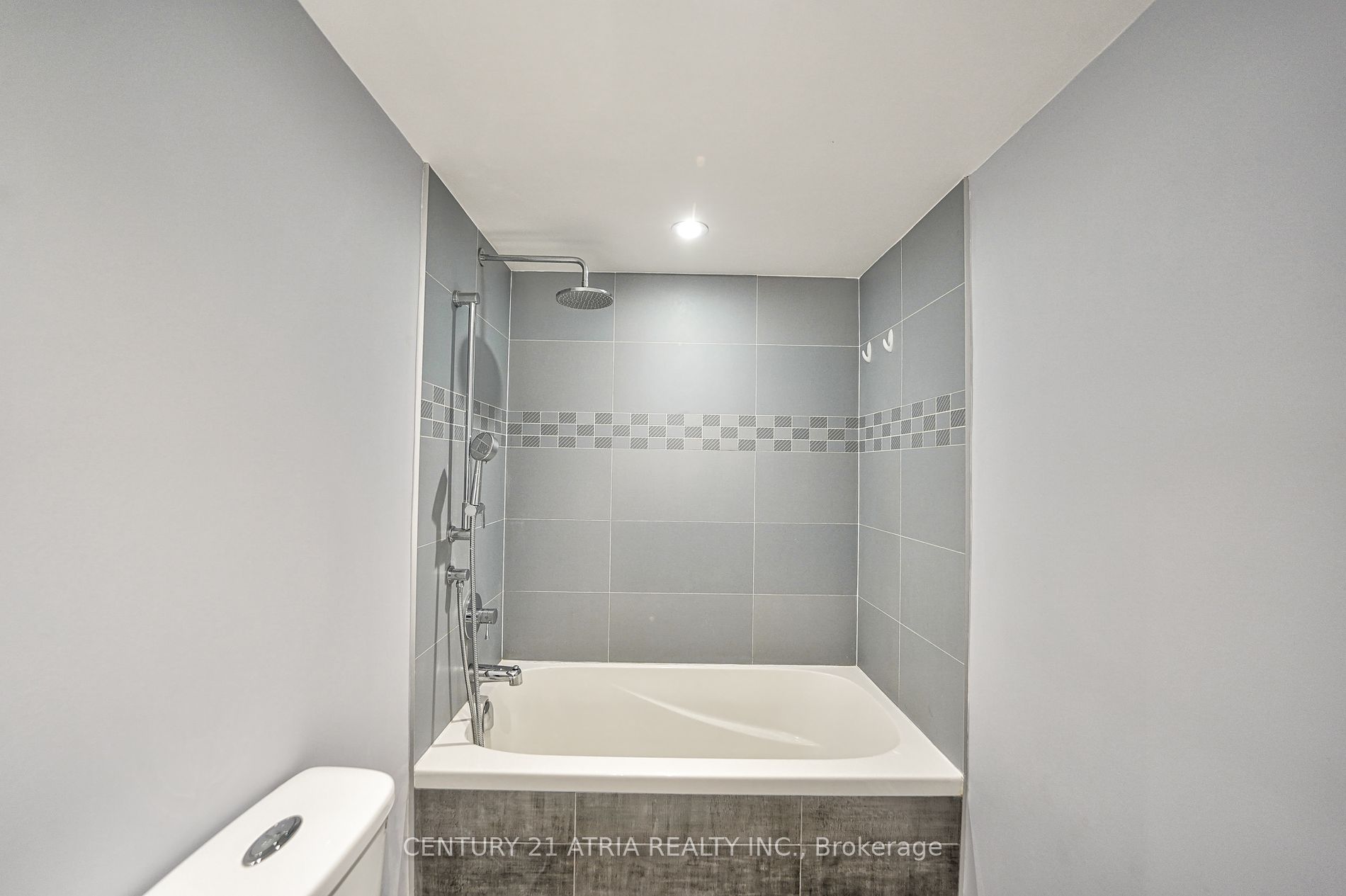 1360 Rathburn Rd E 5 Property Photo 23