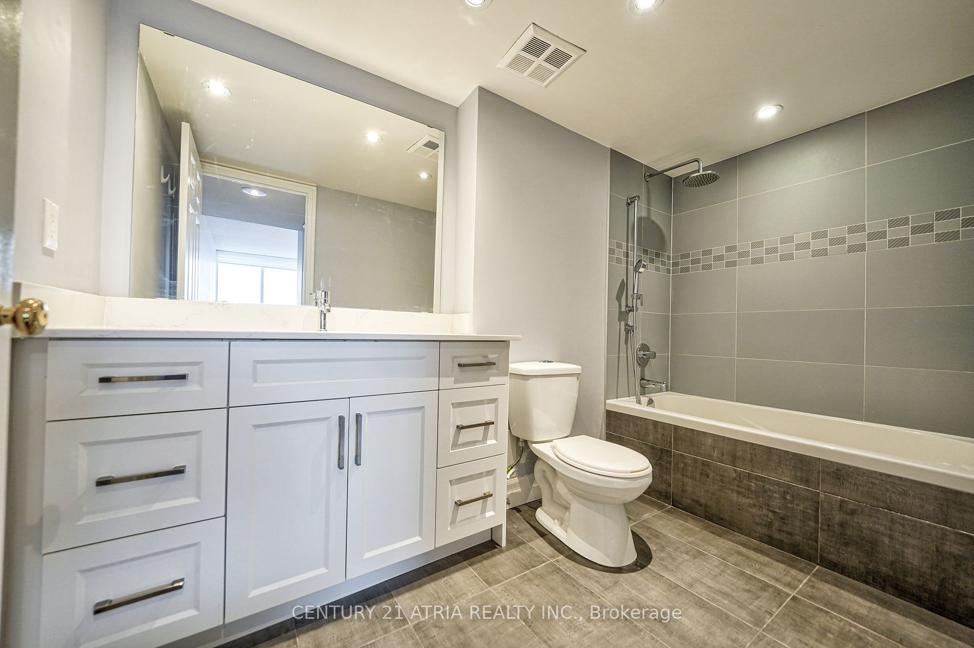 1360 Rathburn Rd E 5 Property Photo 24