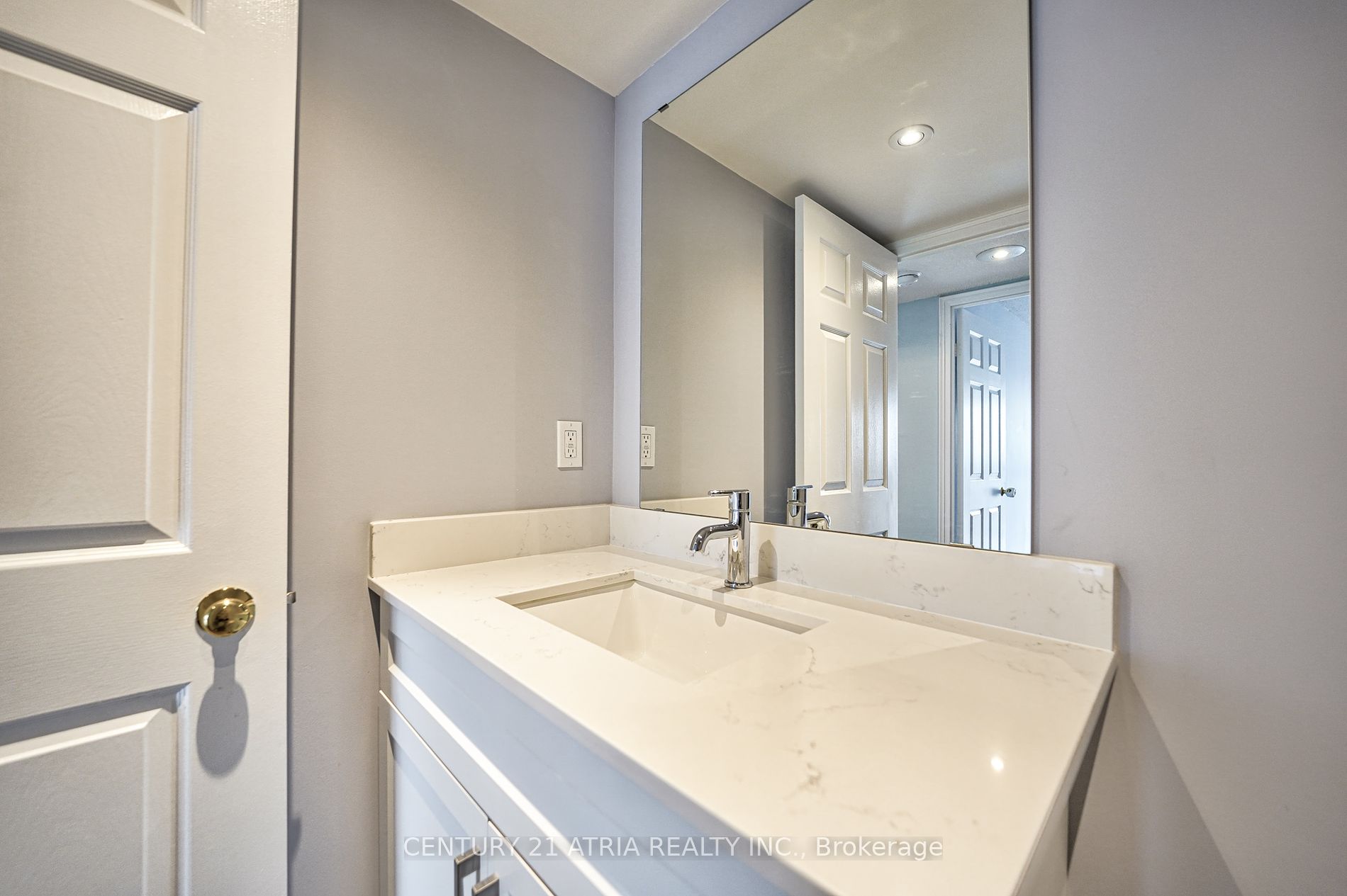 1360 Rathburn Rd E 5 Property Photo 27