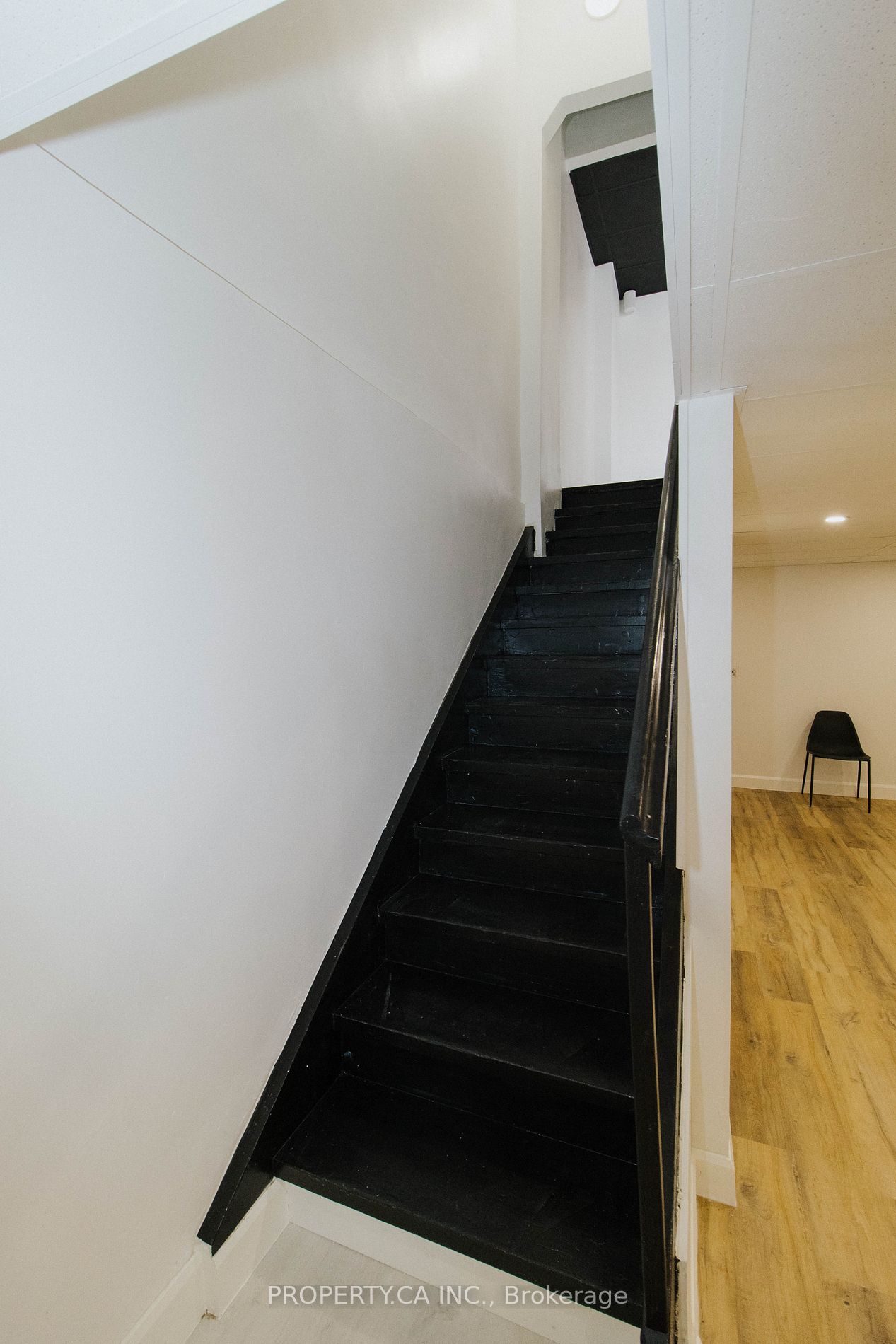 154 Kerr St Property Photo 4