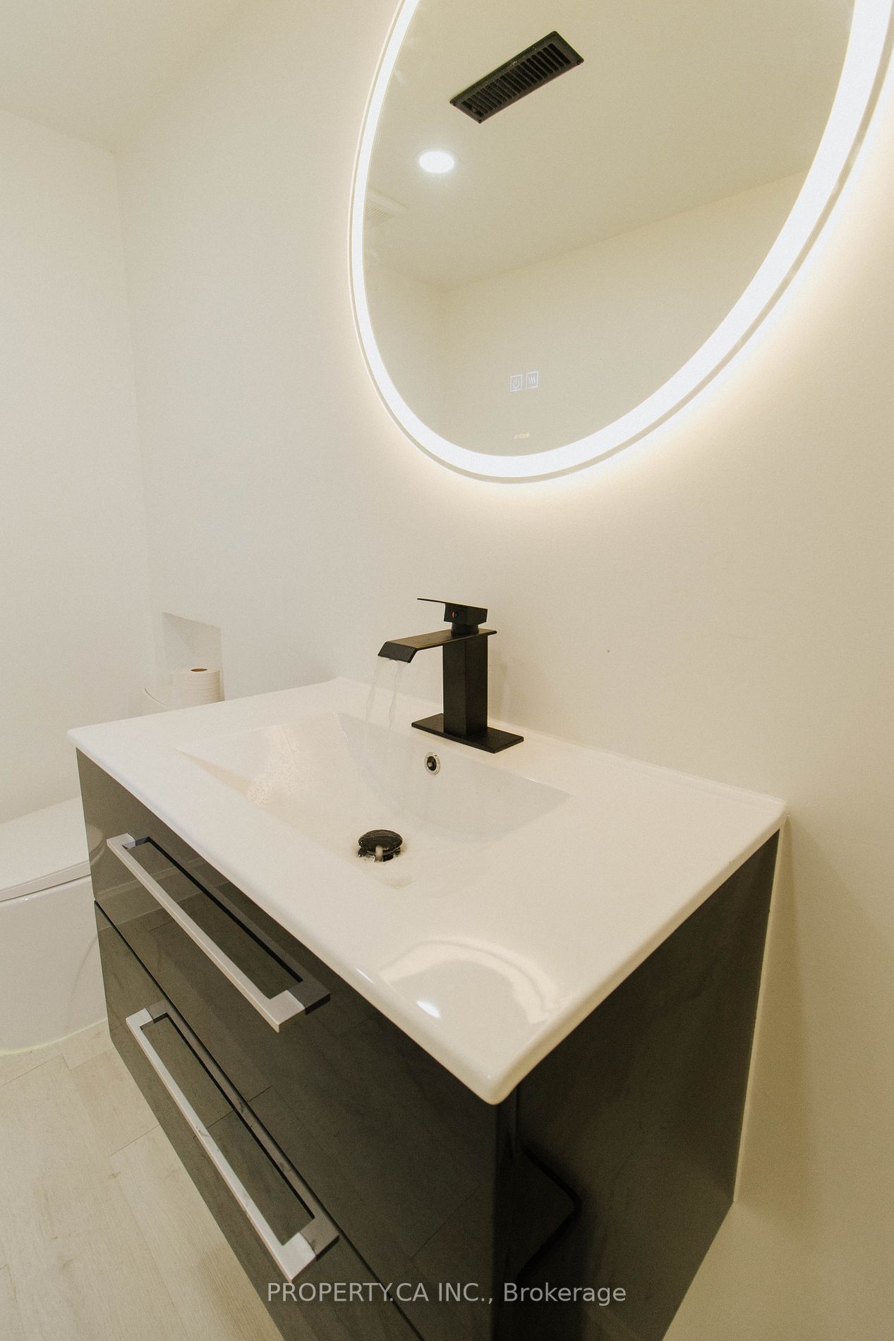 154 Kerr St Property Photo 10