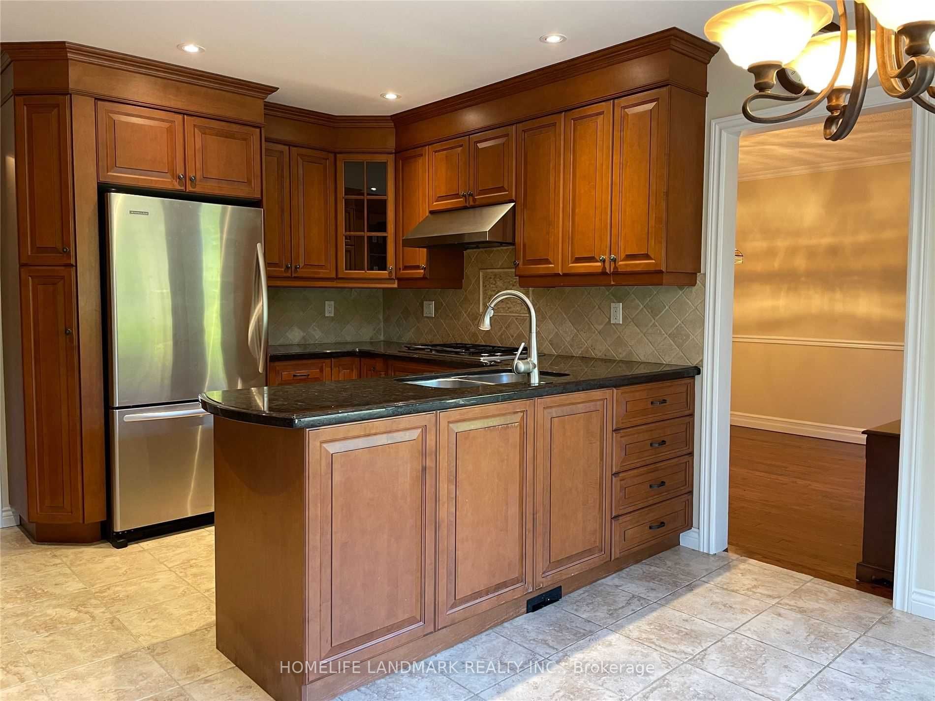 451 Barclay Cres Property Photo 3