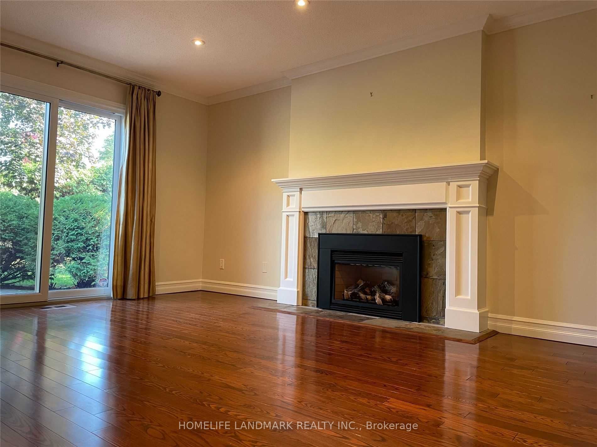 451 Barclay Cres Property Photo 5