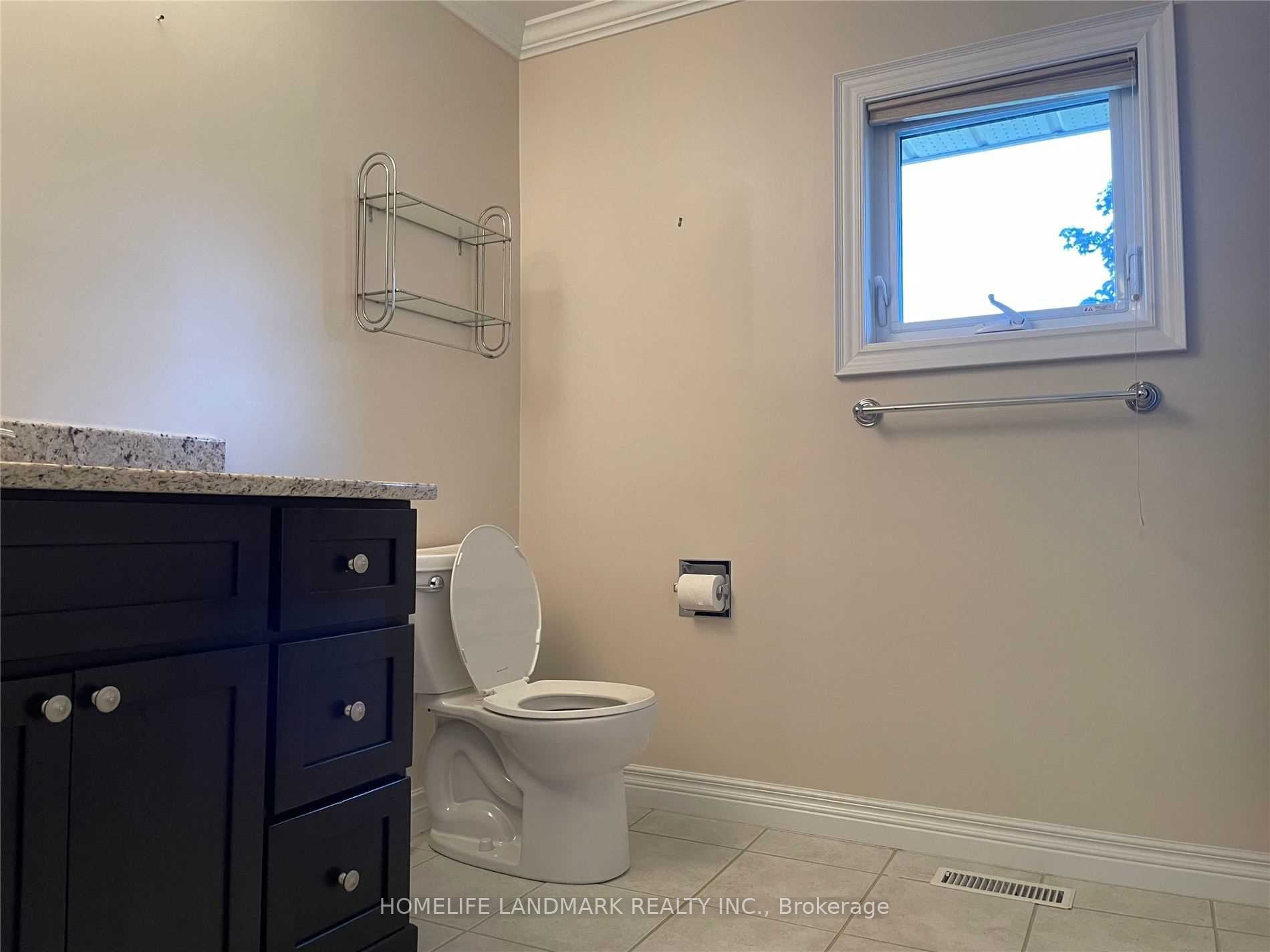 451 Barclay Cres Property Photo 7
