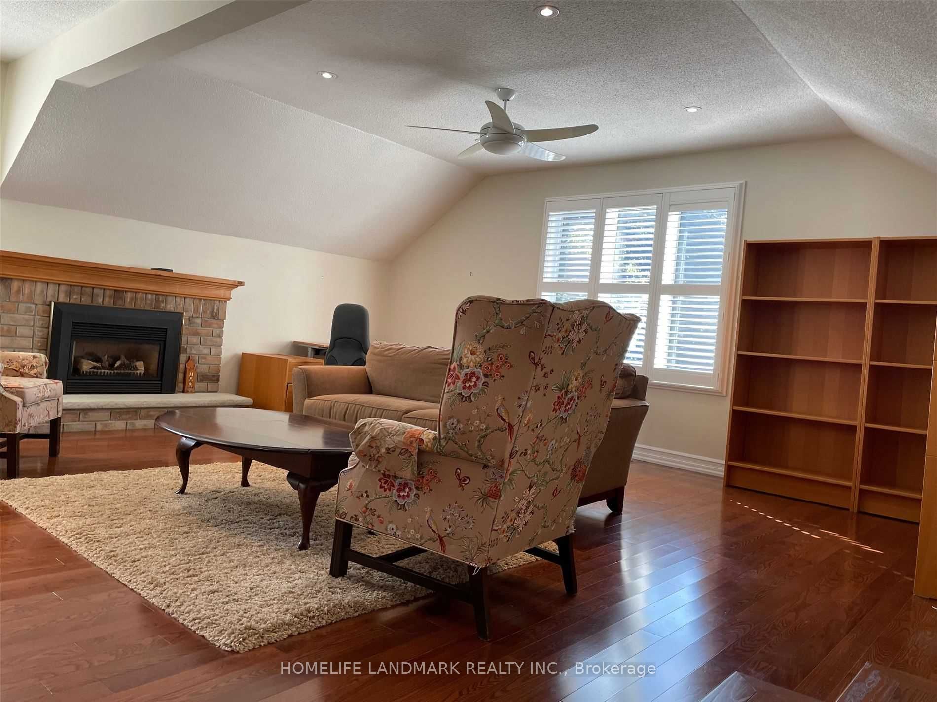 451 Barclay Cres Property Photo 10