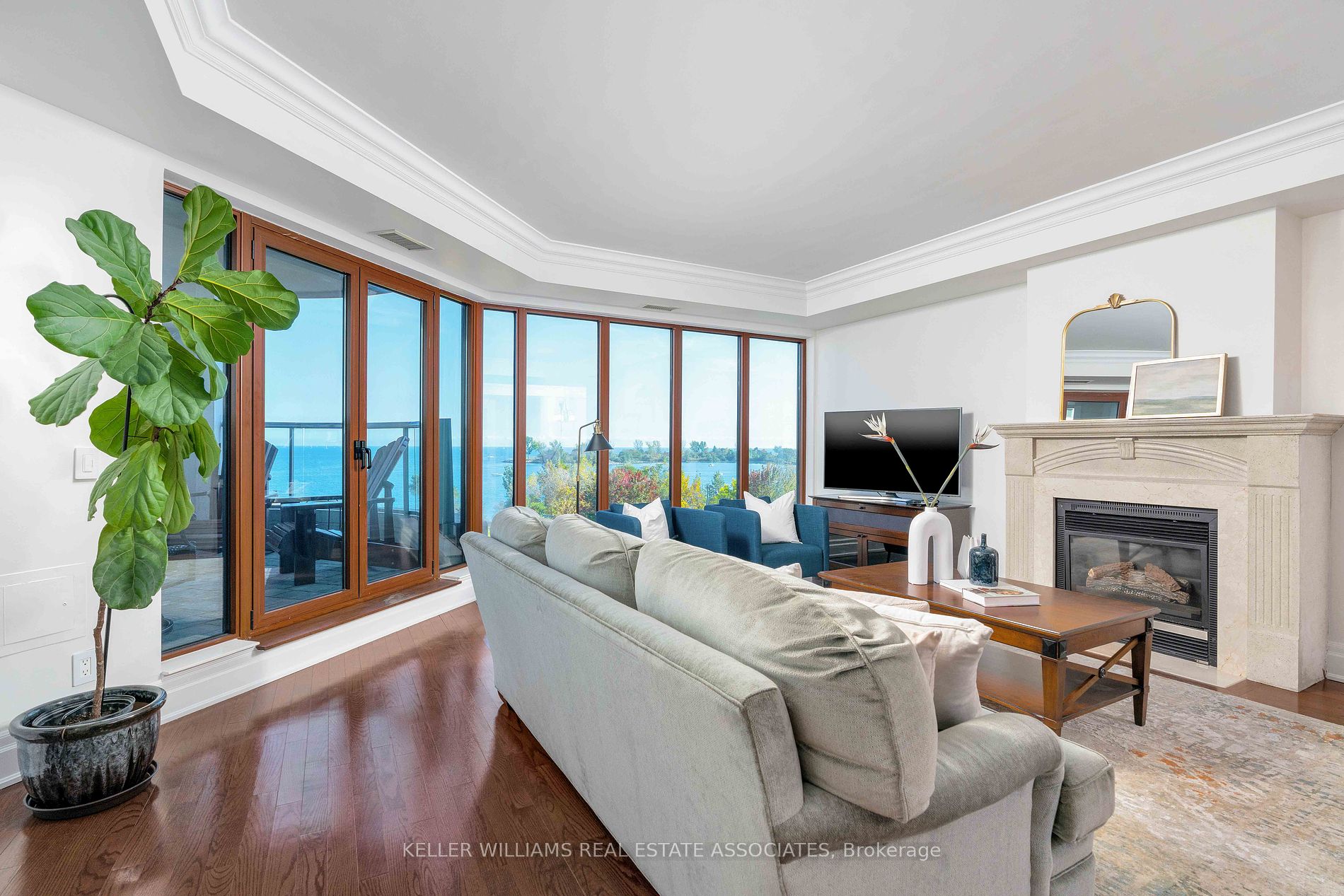 2095 Lake Shore Blvd W 19 Property Photo 3