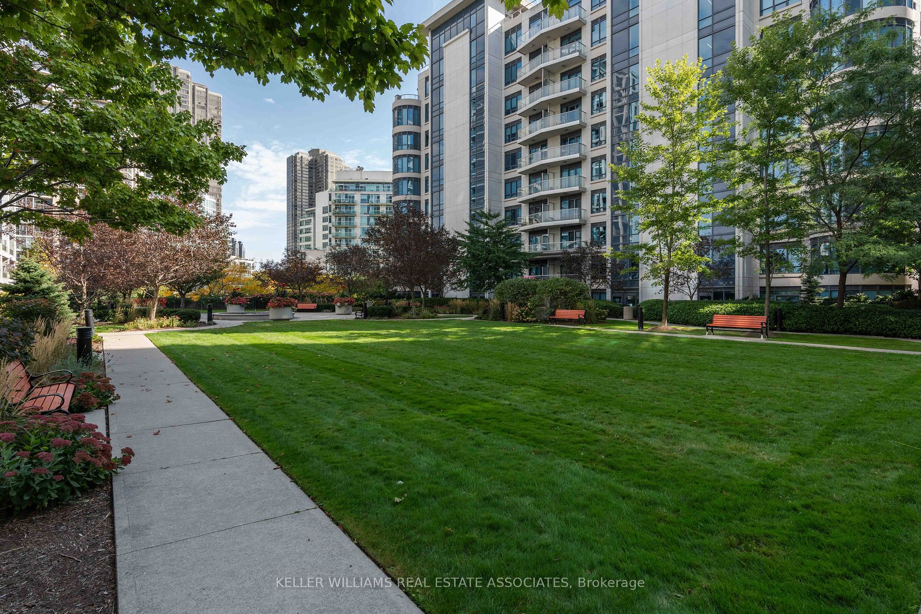 2095 Lake Shore Blvd W 19 Property Photo 36