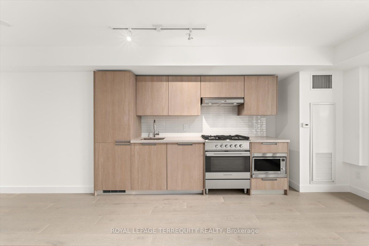 160 Kingsway Cres 19 Property Photo 6