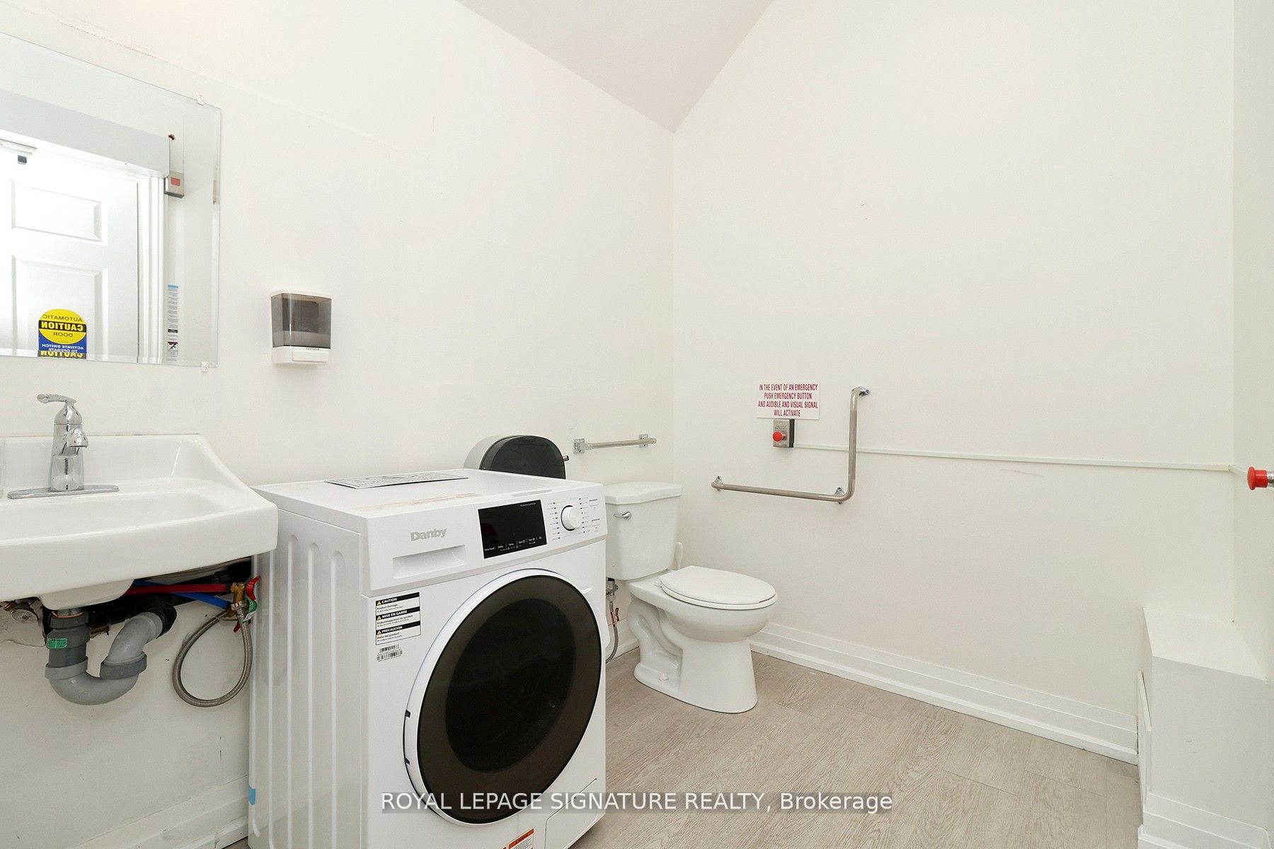 116 Burnhamthorpe Rd E Property Photo 14