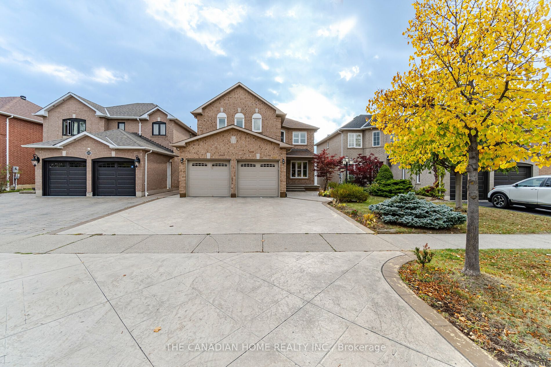 6356 Newcombe Dr Property Photo 2