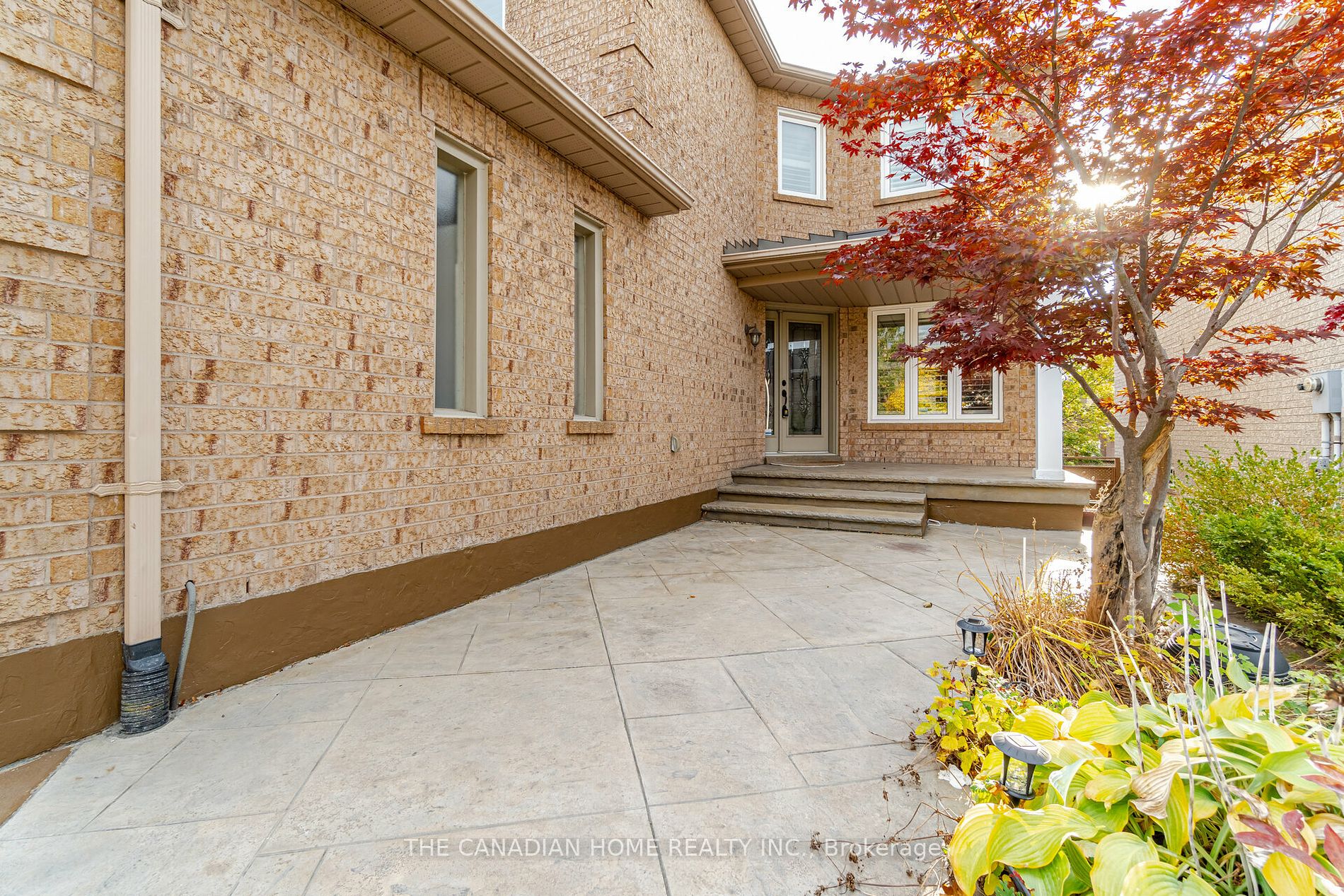 6356 Newcombe Dr Property Photo 4