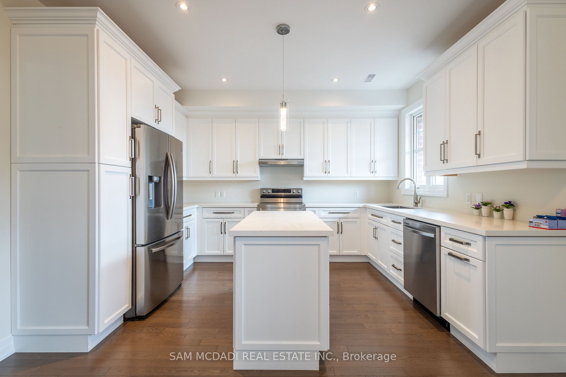 124a Church St N Property Photo 6