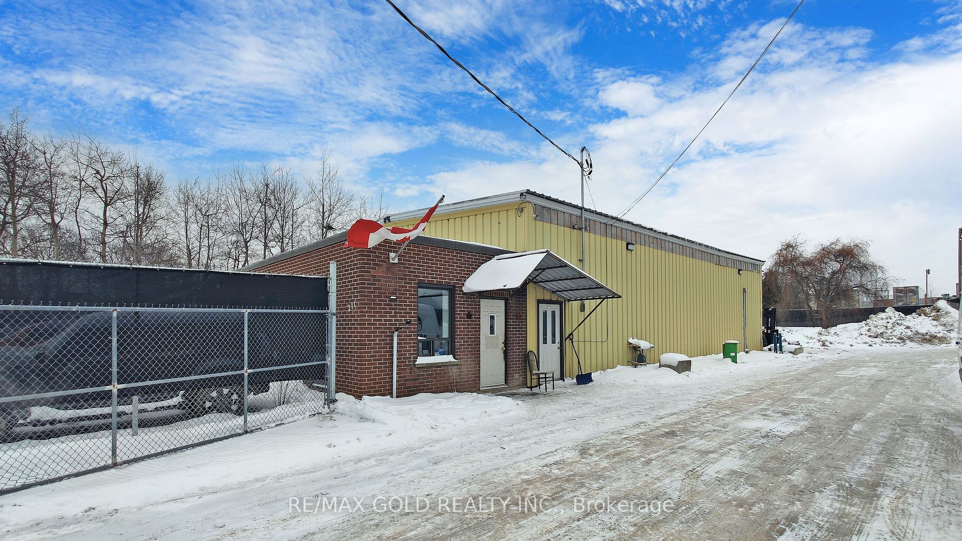 211 Wallace St Property Photo 2